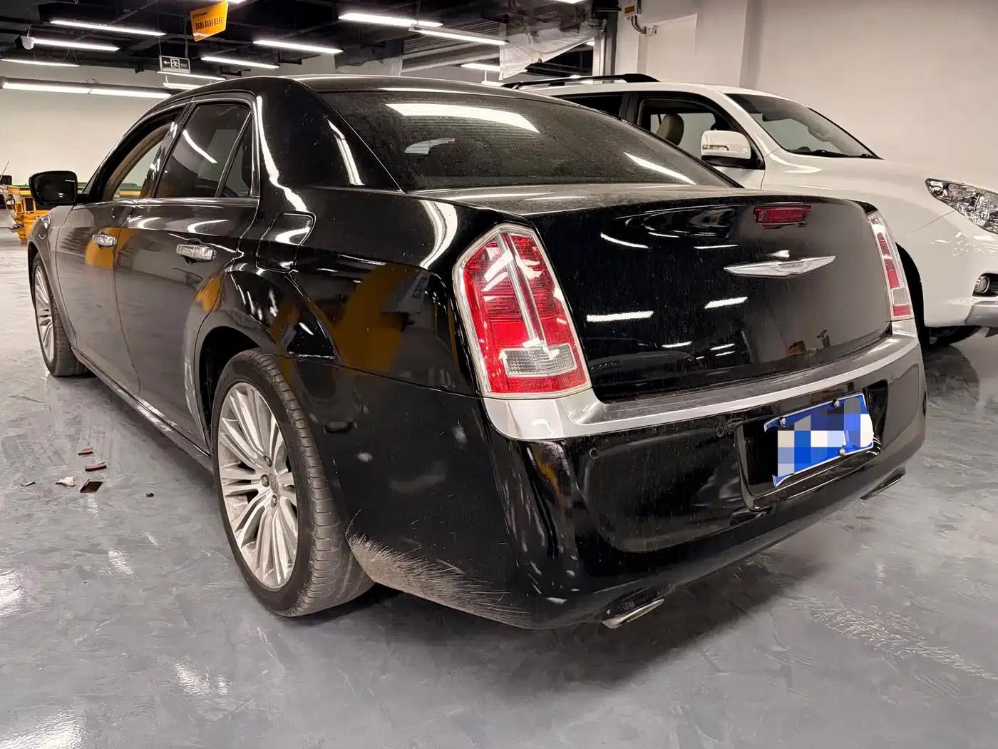 2013 Chrysler 300C Imported Model 3.6L Premium Edition — миниатюра 10