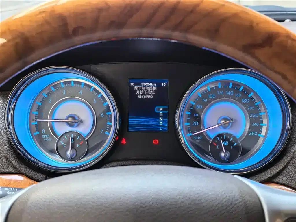 2013 Chrysler 300C Imported Model 3.6L Premium Edition — миниатюра 12