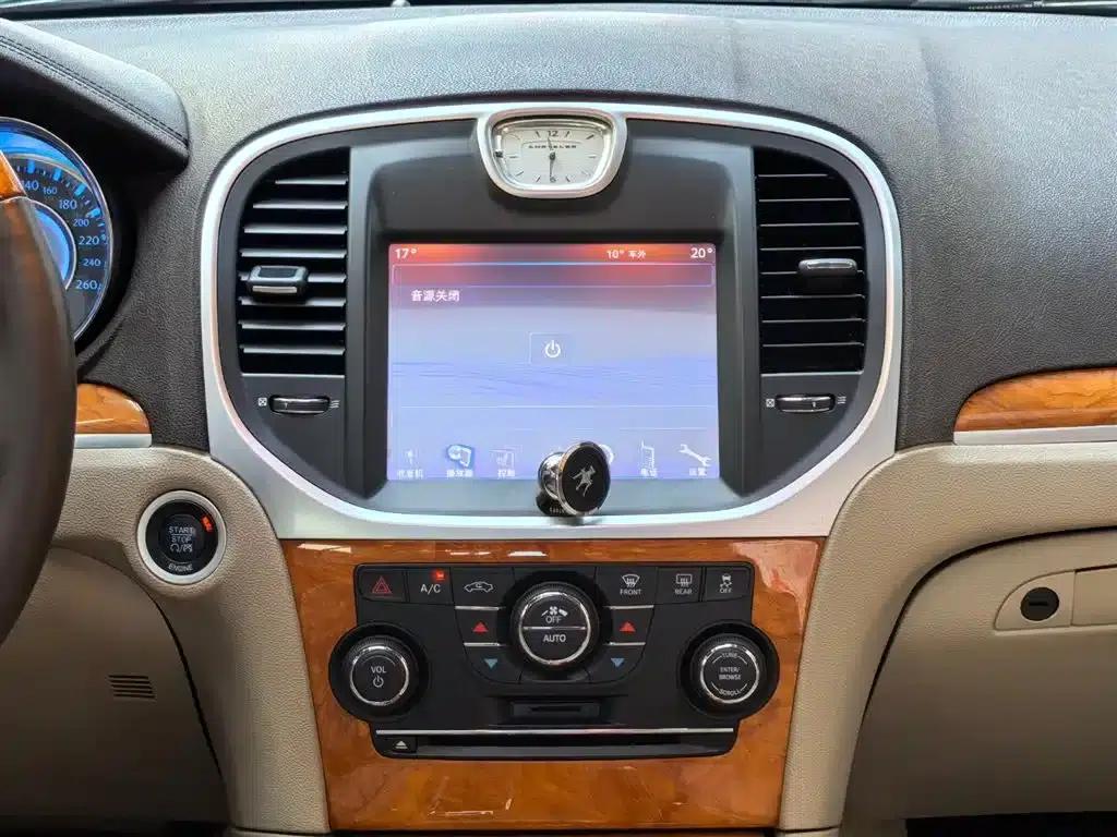2013 Chrysler 300C Imported Model 3.6L Premium Edition — миниатюра 13