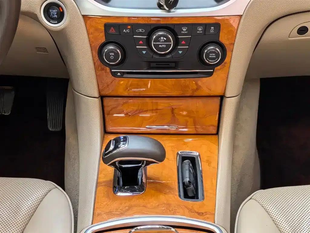 2013 Chrysler 300C Imported Model 3.6L Premium Edition — миниатюра 14