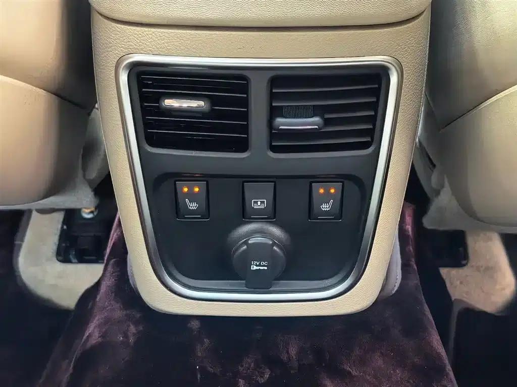 2013 Chrysler 300C Imported Model 3.6L Premium Edition — миниатюра 15