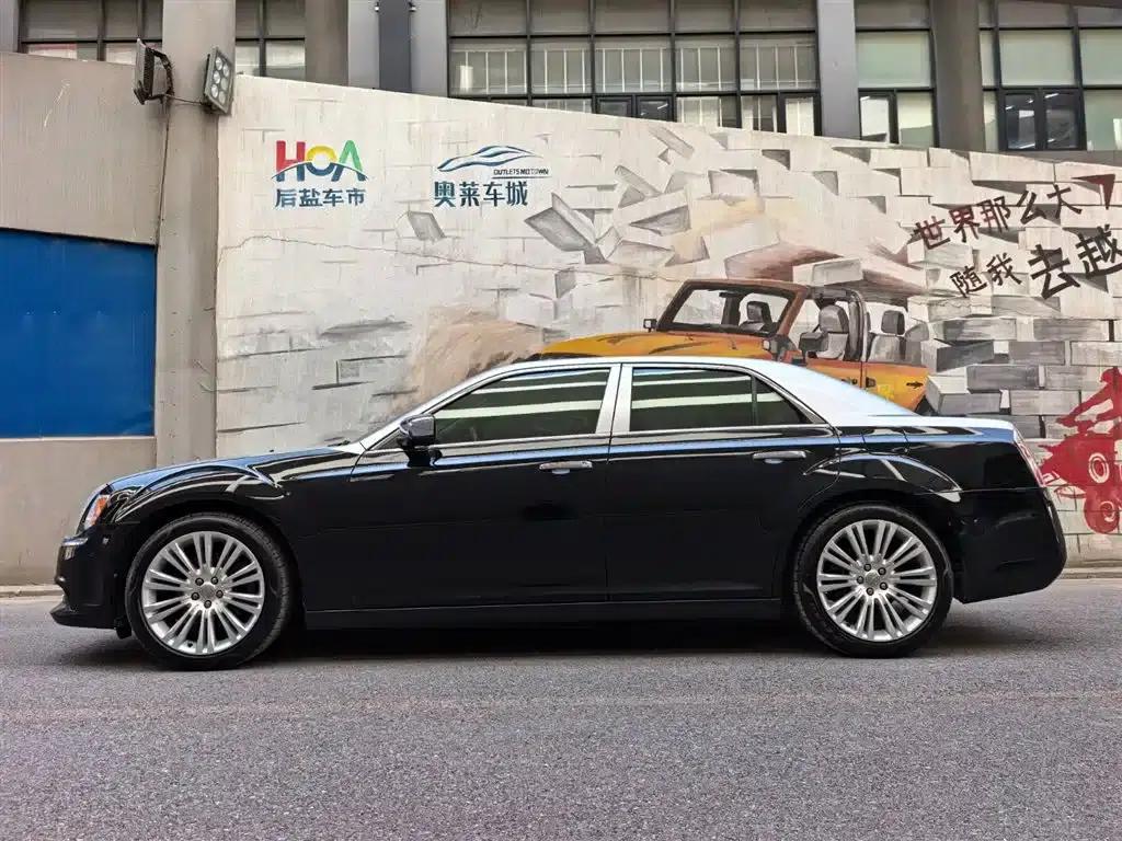 2013 Chrysler 300C Imported Model 3.6L Premium Edition — миниатюра 3