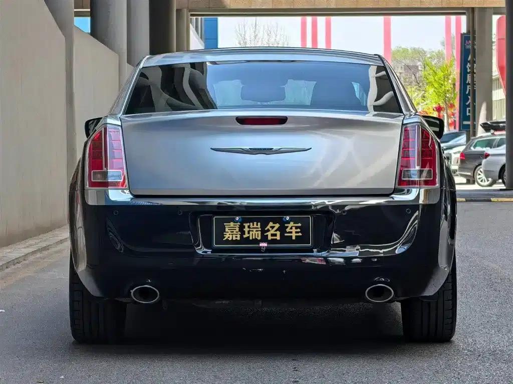 2013 Chrysler 300C Imported Model 3.6L Premium Edition — миниатюра 4