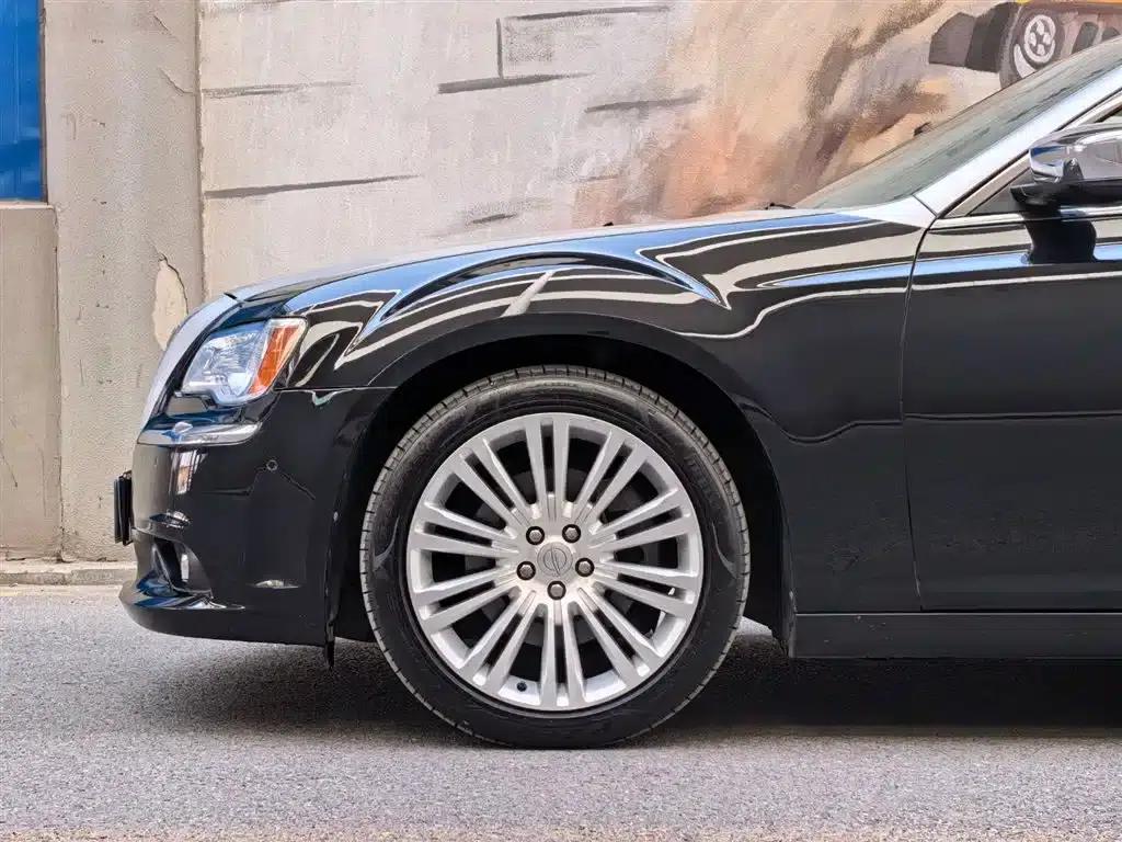 2013 Chrysler 300C Imported Model 3.6L Premium Edition — миниатюра 6