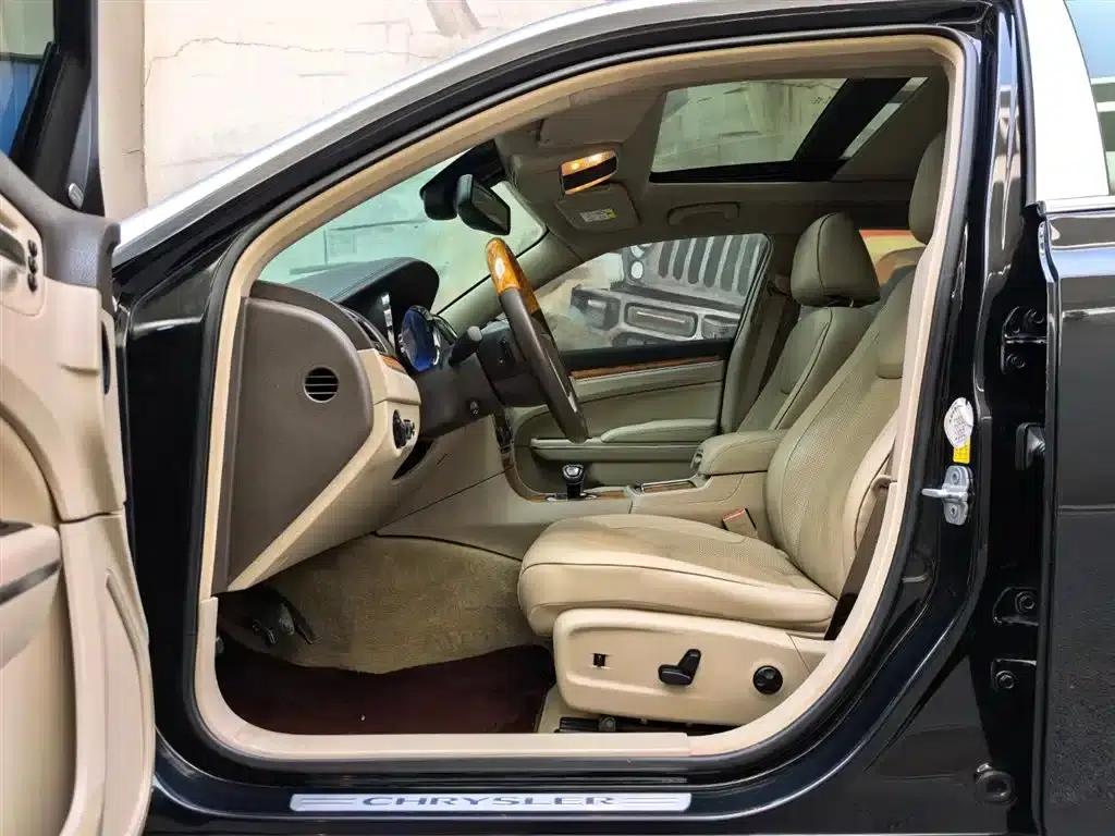 2013 Chrysler 300C Imported Model 3.6L Premium Edition — миниатюра 7