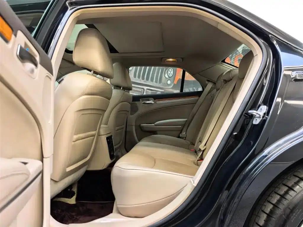 2013 Chrysler 300C Imported Model 3.6L Premium Edition — миниатюра 8