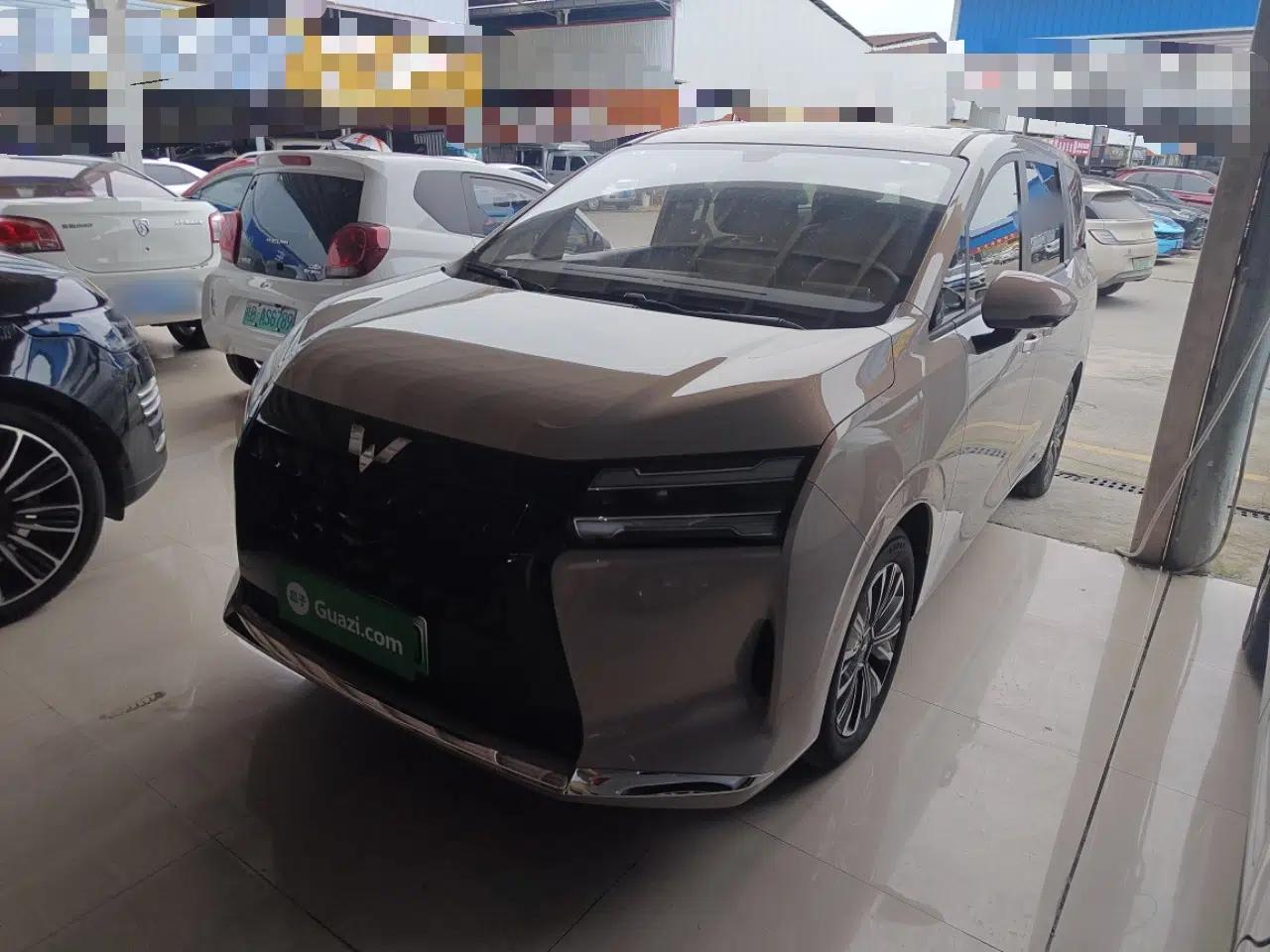Wuling Starlight 730 2025 Model Plug-in Hybrid 125km Luxury Edition — миниатюра 1