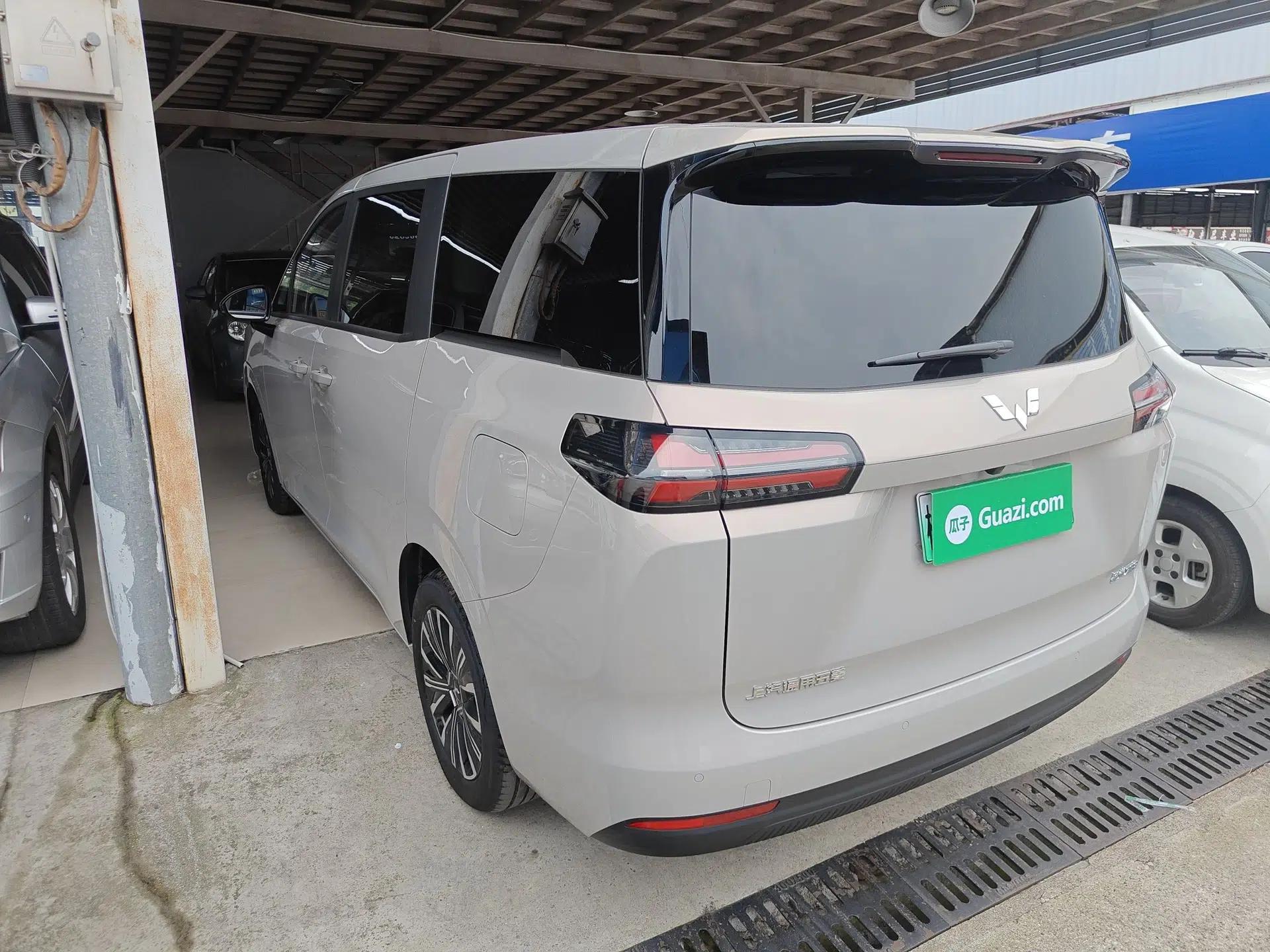Wuling Starlight 730 2025 Model Plug-in Hybrid 125km Luxury Edition — миниатюра 7