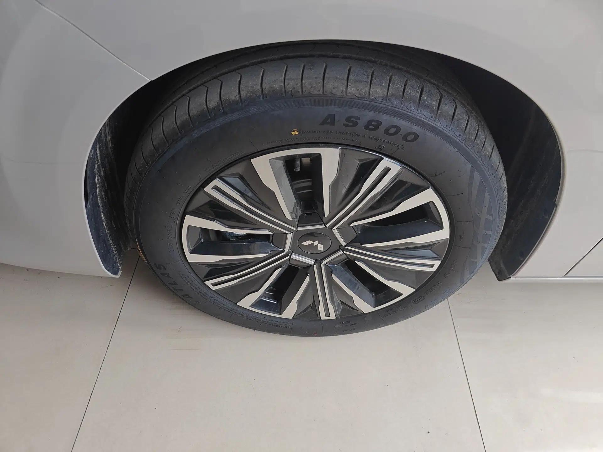 Wuling Starlight 730 2025 Model Plug-in Hybrid 125km Luxury Edition — миниатюра 9