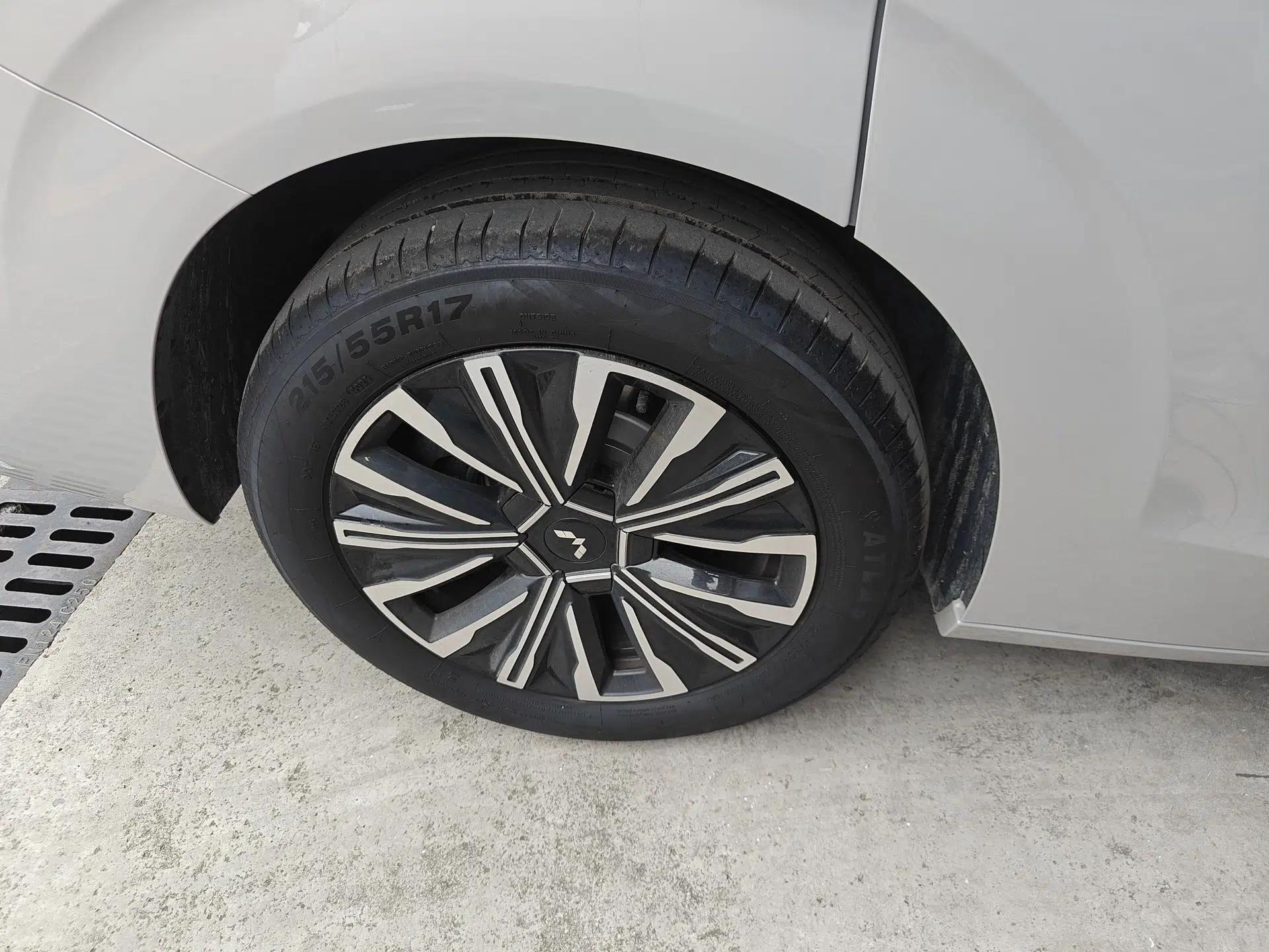 Wuling Starlight 730 2025 Model Plug-in Hybrid 125km Luxury Edition — миниатюра 10
