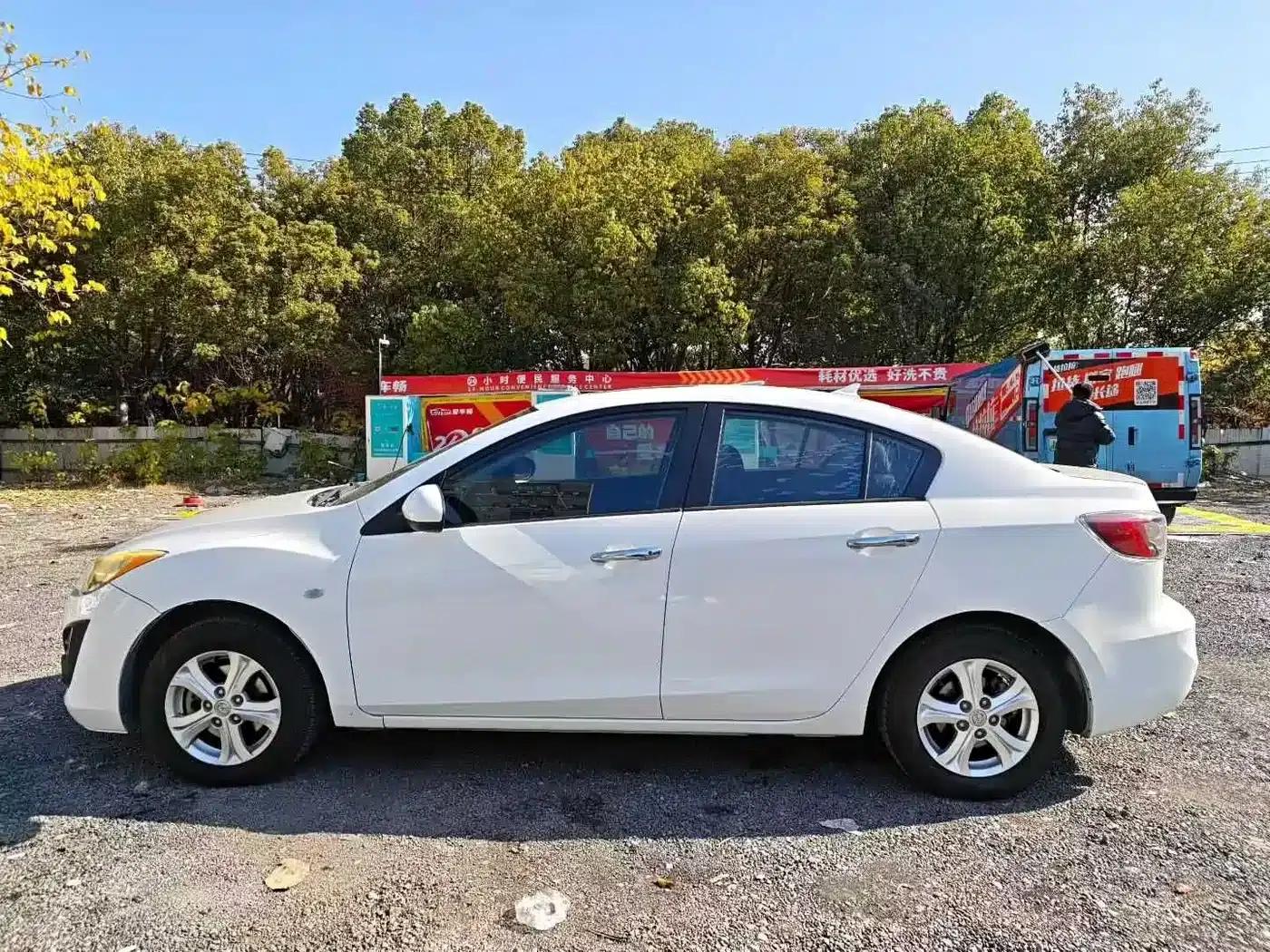 Mazda3 Axela 2015 Sedan 1.6L Automatic Elite — миниатюра 2