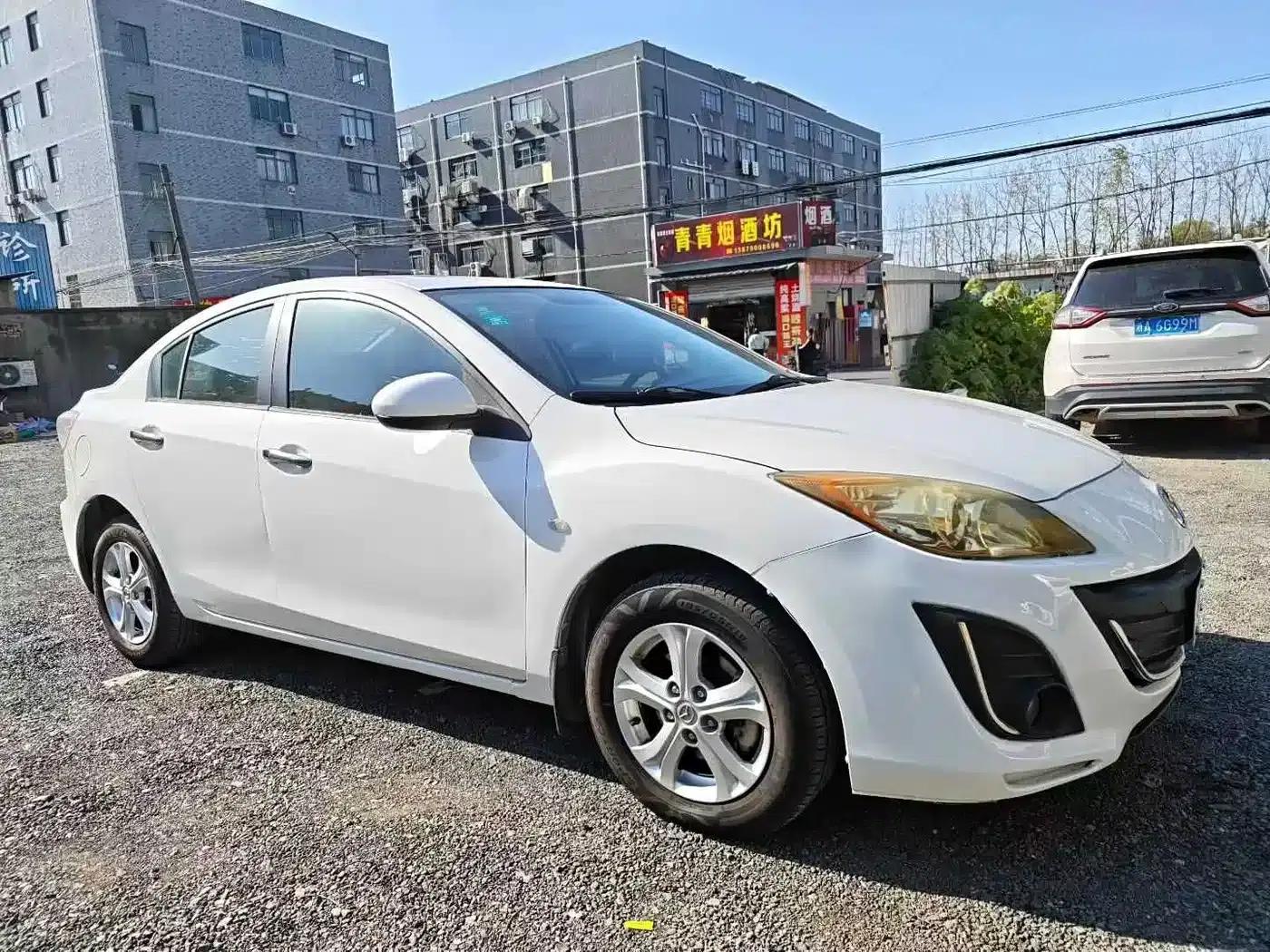 Mazda3 Axela 2015 Sedan 1.6L Automatic Elite — миниатюра 4