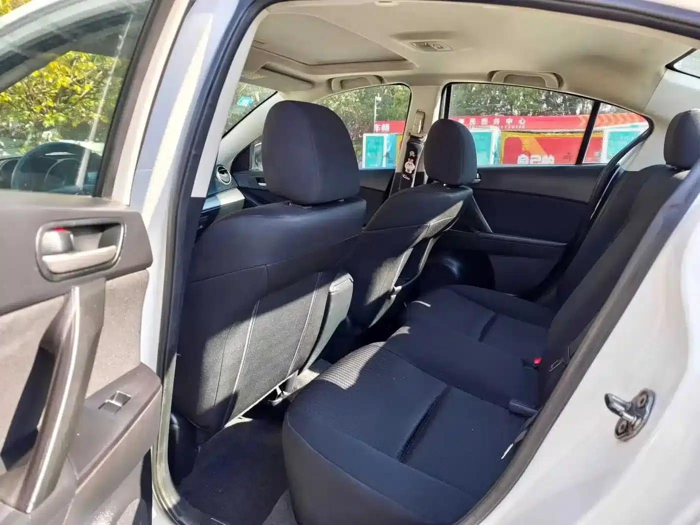 Mazda3 Axela 2015 Sedan 1.6L Automatic Elite — миниатюра 5