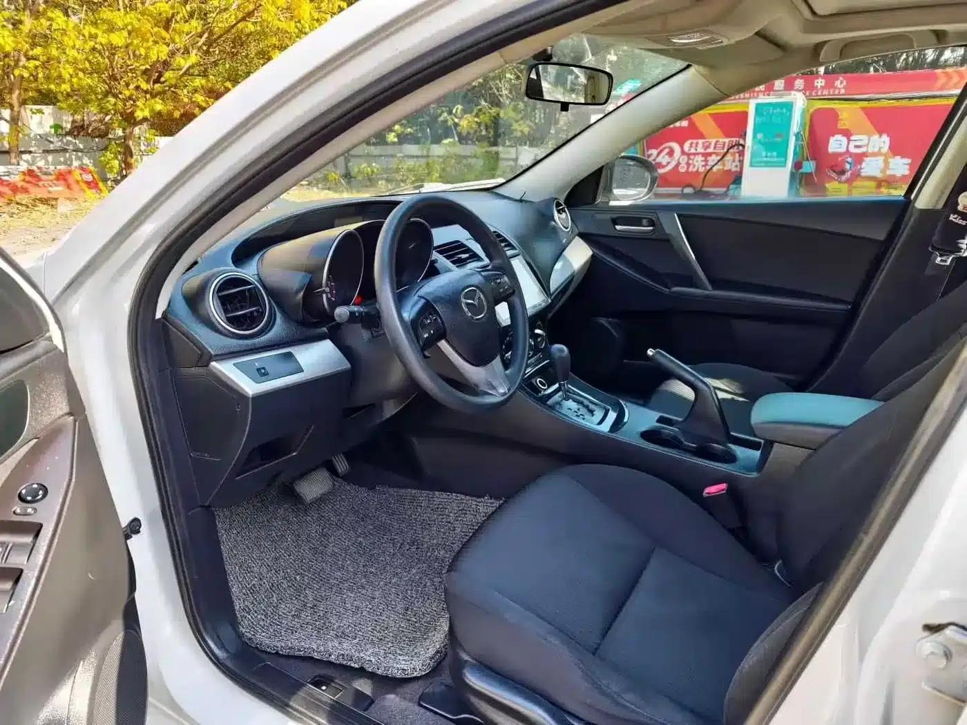 Mazda3 Axela 2015 Sedan 1.6L Automatic Elite — миниатюра 6