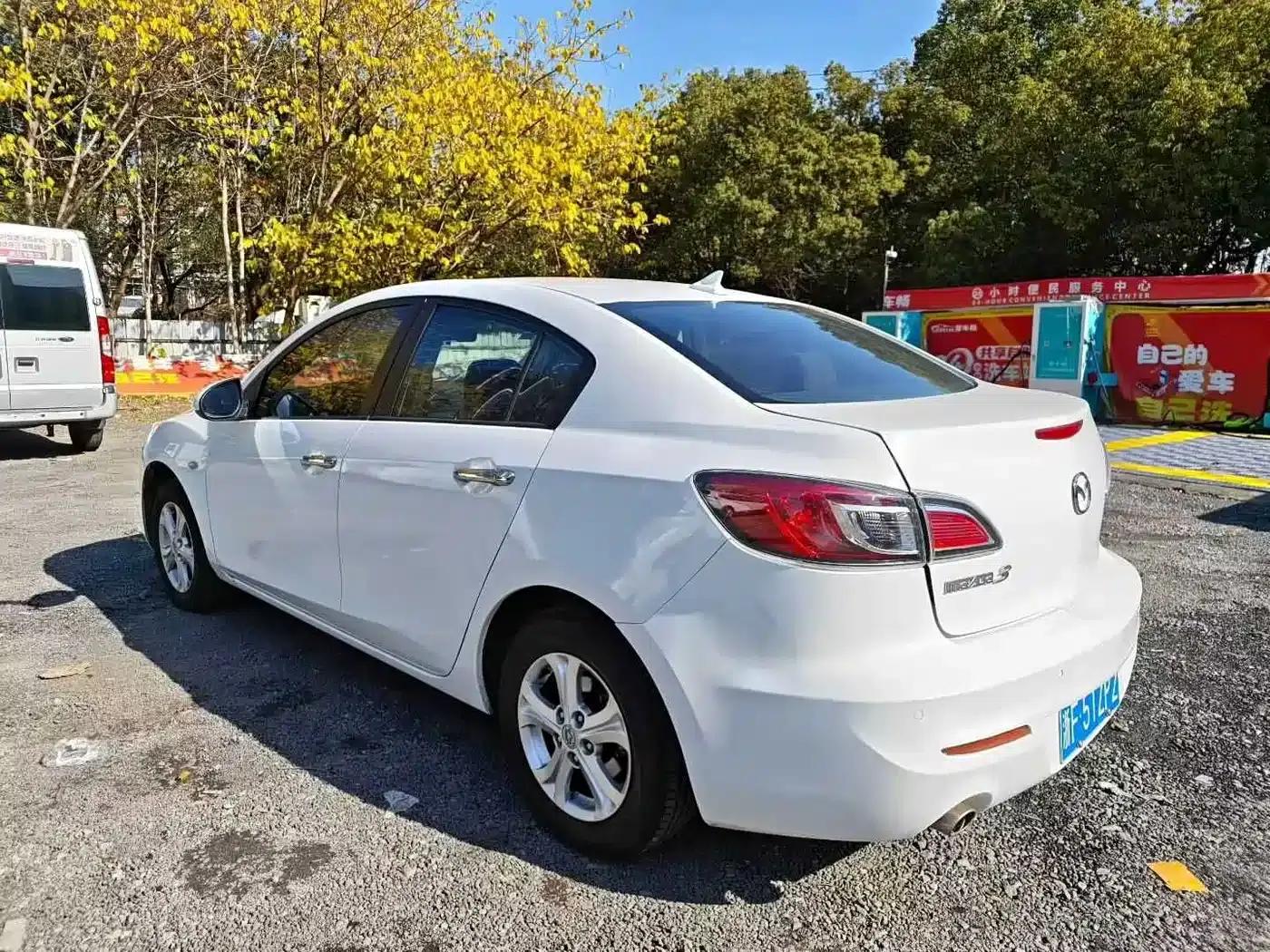 Mazda3 Axela 2015 Sedan 1.6L Automatic Elite — миниатюра 8