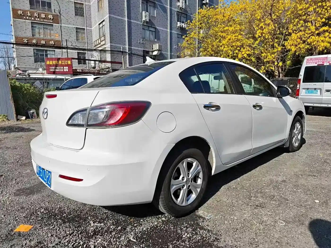 Mazda3 Axela 2015 Sedan 1.6L Automatic Elite — миниатюра 9