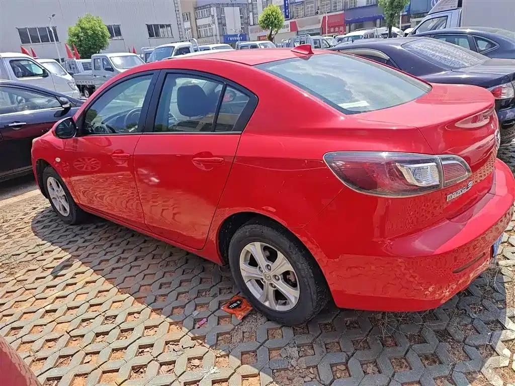 Mazda 3 Axela 2011 Sedan 1.6L Automatic Comfort — миниатюра 7