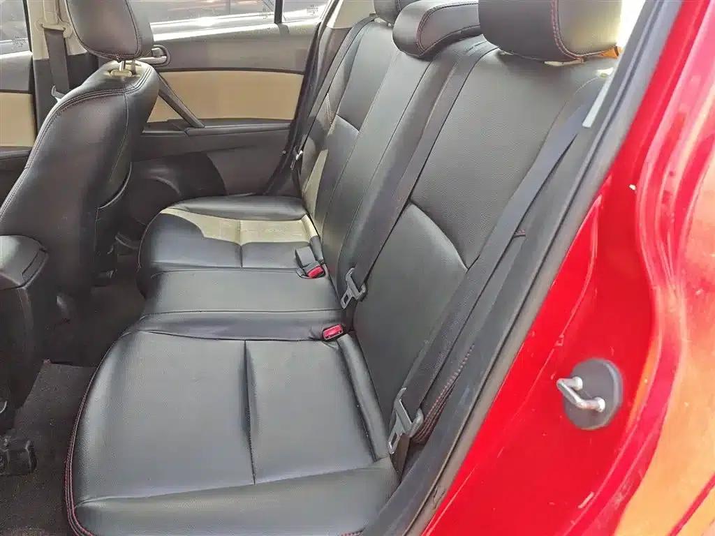 Mazda 3 Axela 2011 Sedan 1.6L Automatic Comfort — миниатюра 8