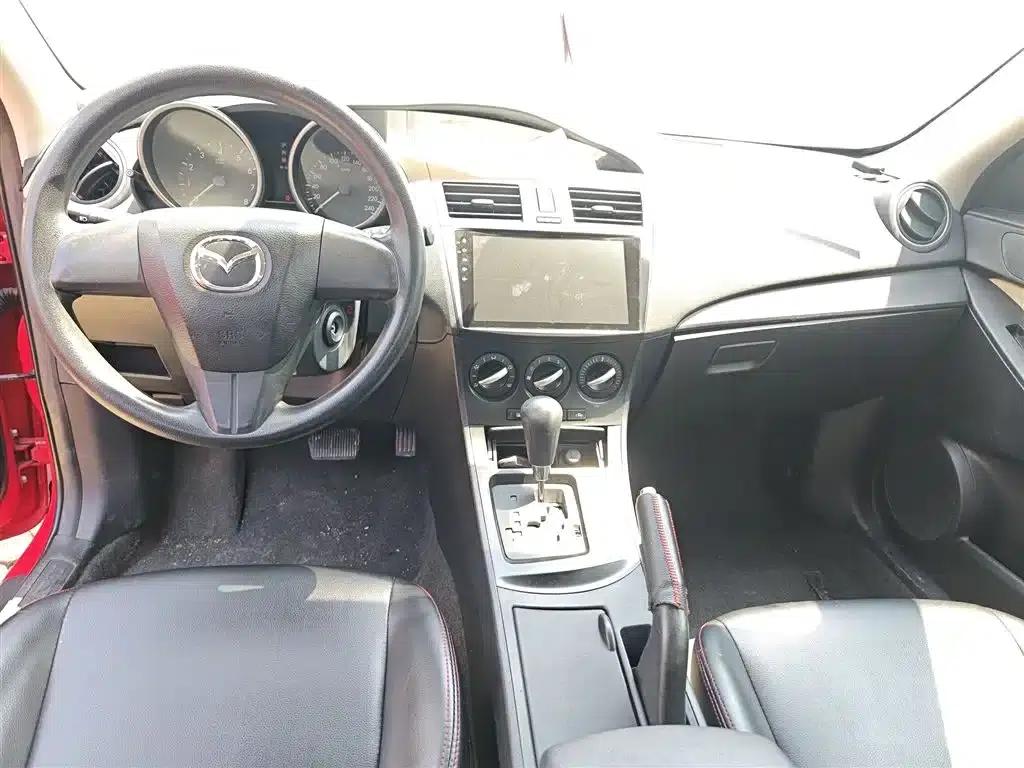 Mazda 3 Axela 2011 Sedan 1.6L Automatic Comfort — миниатюра 10