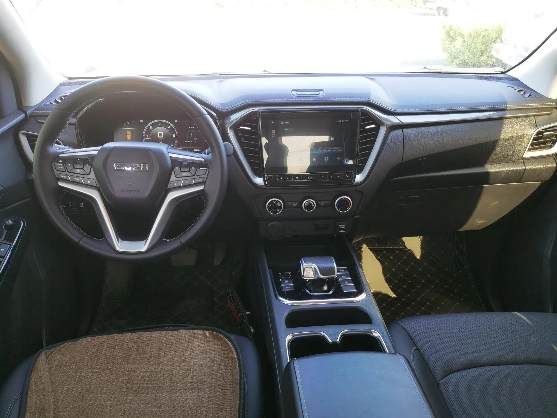 Isuzu D-MAX 2023 2.5T Automatic Two-Wheel Drive Diesel Navigation Edition Long Wheelbase — миниатюра 13