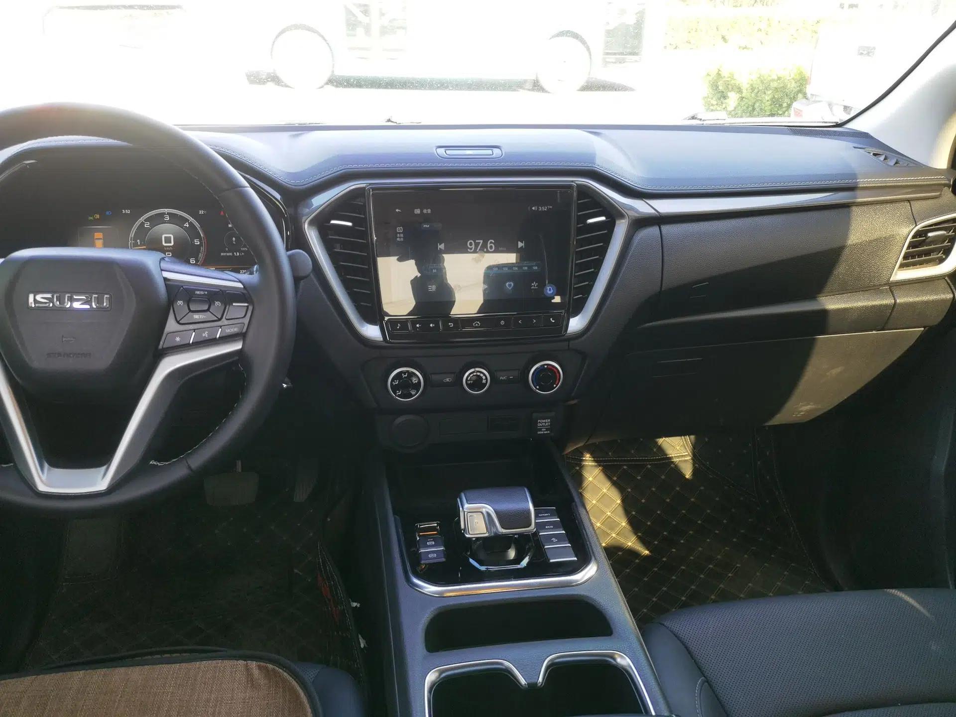 Isuzu D-MAX 2023 2.5T Automatic Two-Wheel Drive Diesel Navigation Edition Long Wheelbase — миниатюра 16