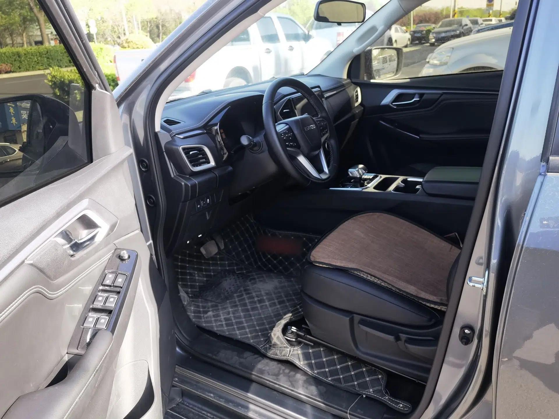 Isuzu D-MAX 2023 2.5T Automatic Two-Wheel Drive Diesel Navigation Edition Long Wheelbase — миниатюра 19