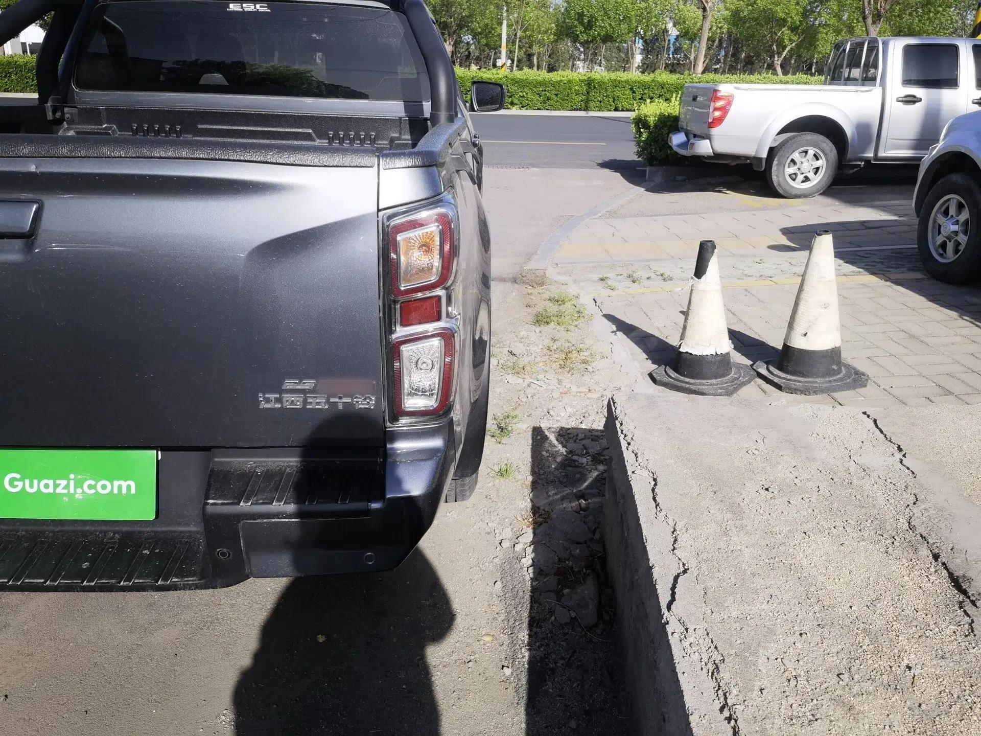 Isuzu D-MAX 2023 2.5T Automatic Two-Wheel Drive Diesel Navigation Edition Long Wheelbase — миниатюра 7