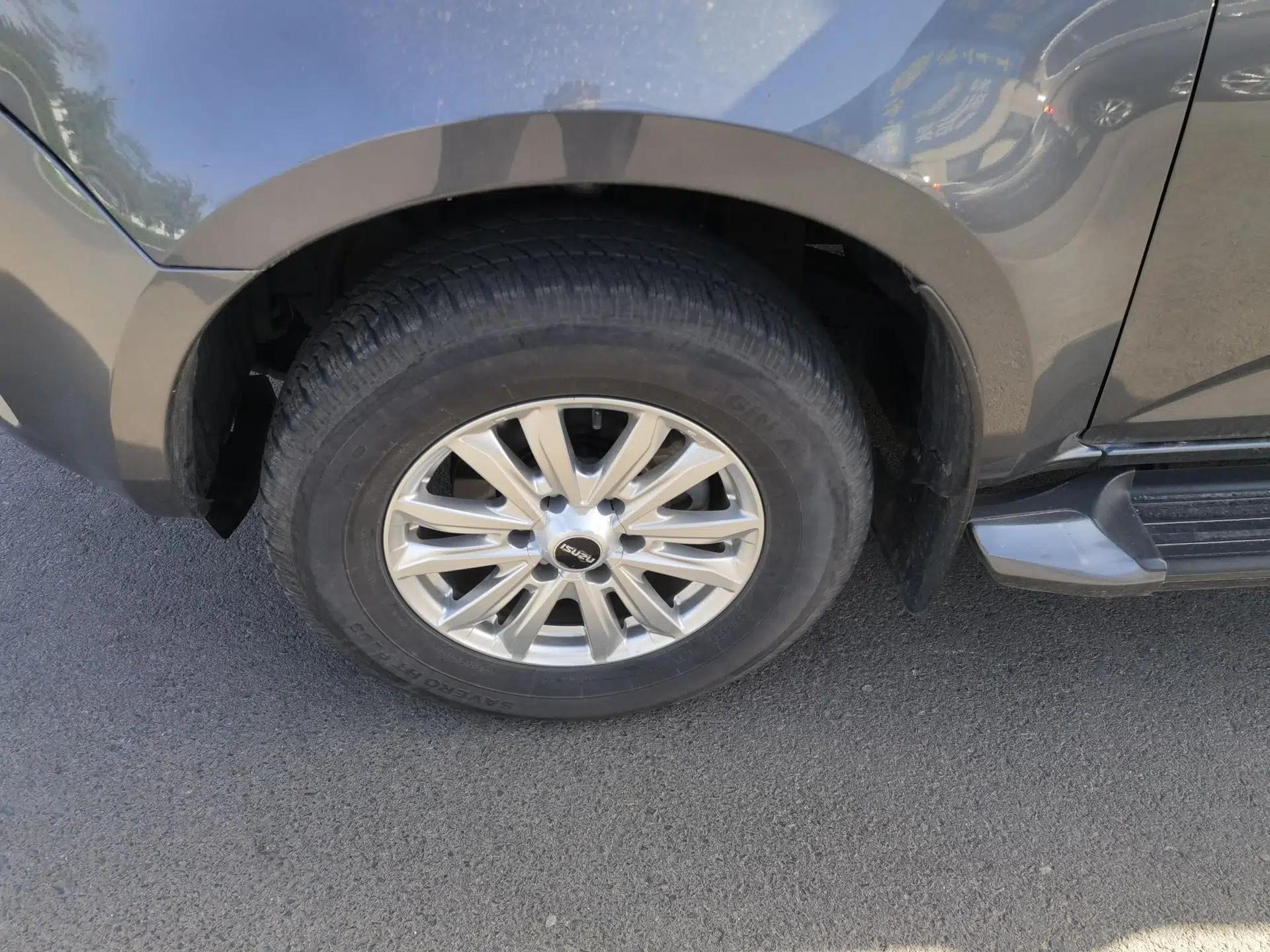 Isuzu D-MAX 2023 2.5T Automatic Two-Wheel Drive Diesel Navigation Edition Long Wheelbase — миниатюра 8