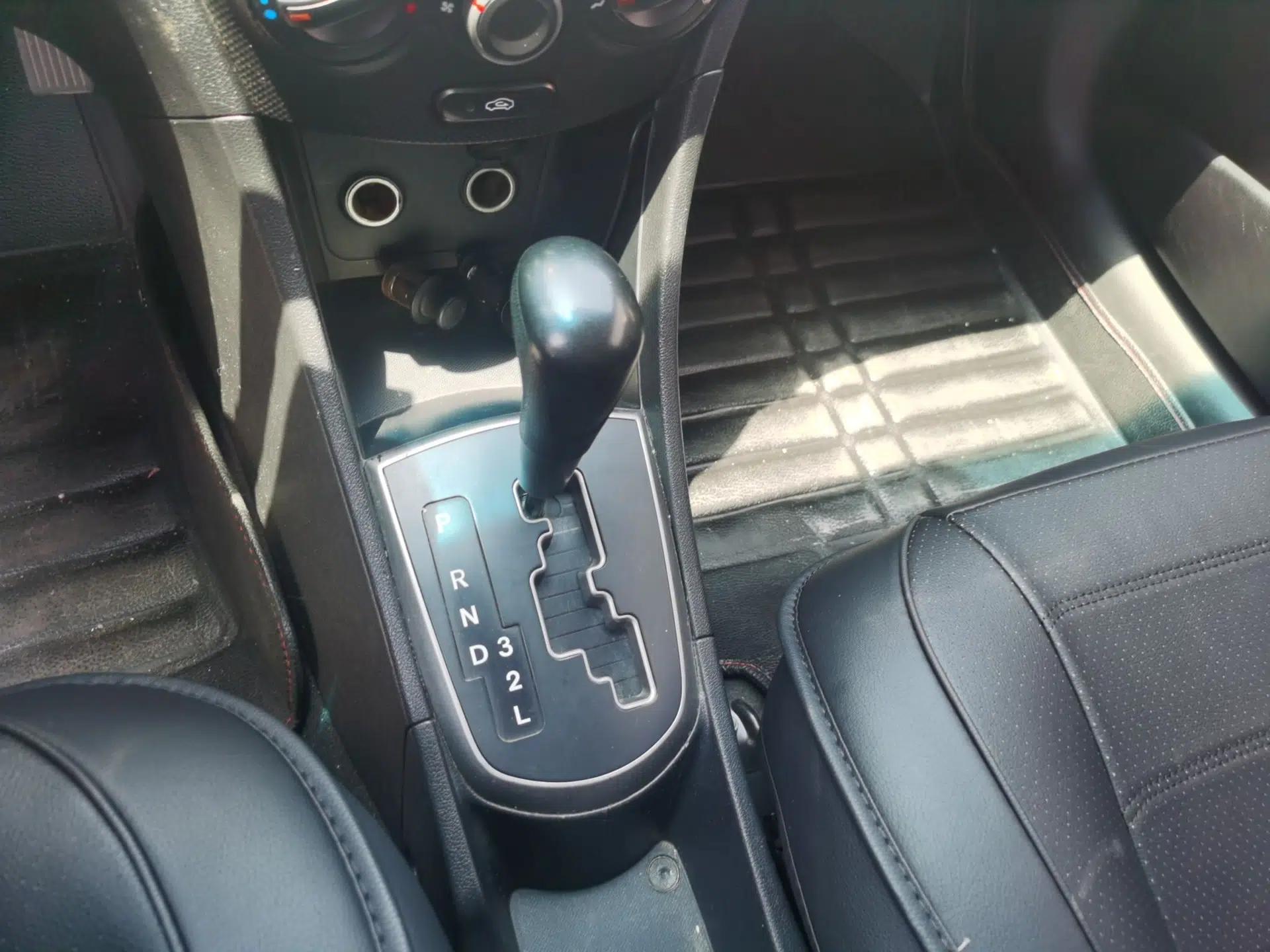 Hyundai Verna Ray 2014 1.4L Automatic GLX — миниатюра 17