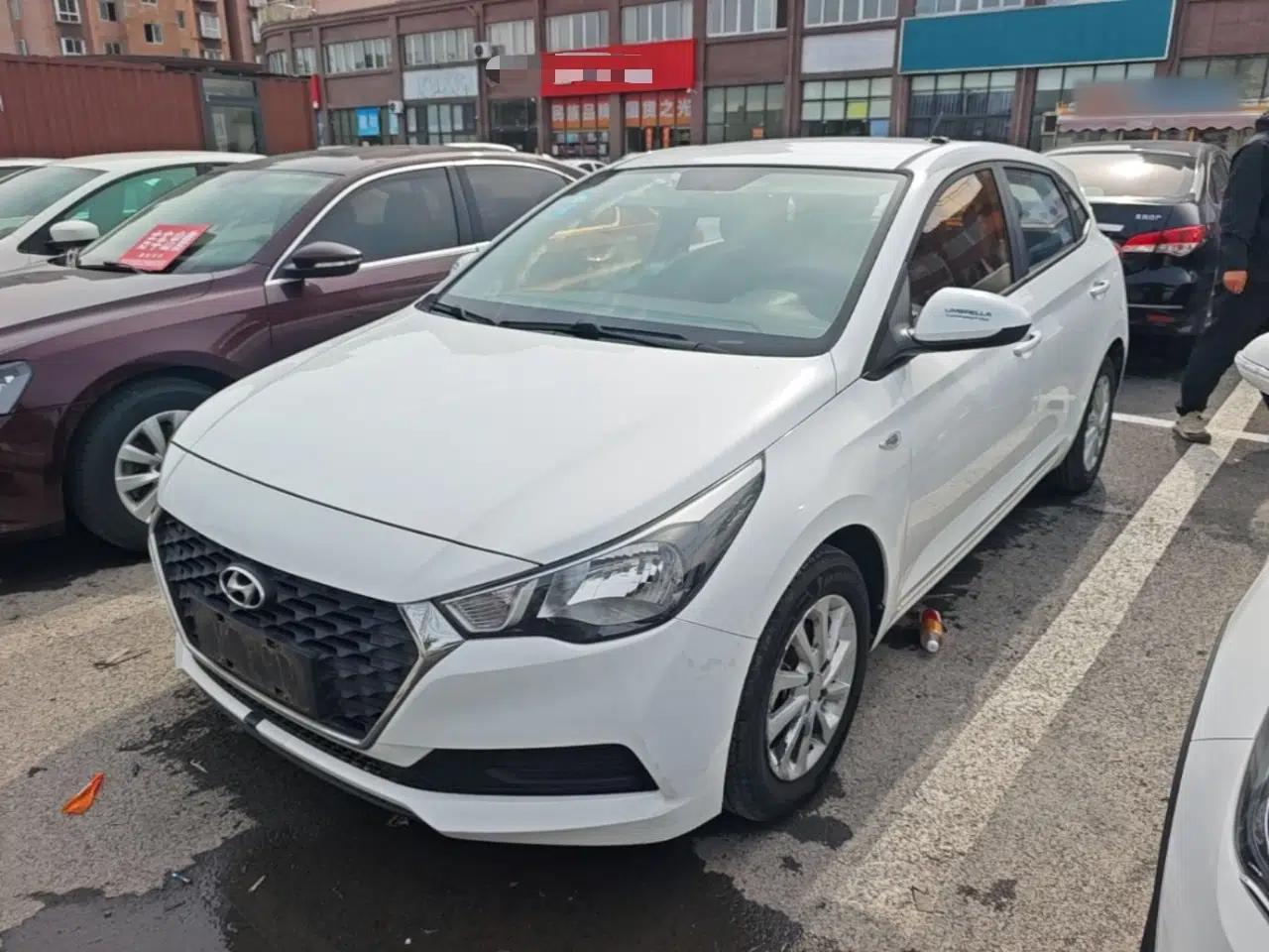 Hyundai Verna RV 2017 1.4L Manual Cool Edition GLS China V Emission Standard — миниатюра 1