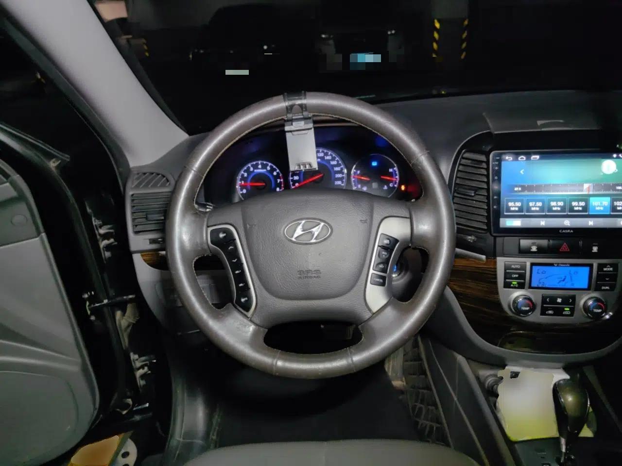 Hyundai Santa Fe Classic 2012 2.4 Luxury Edition Five-Seater Two-Wheel Drive — миниатюра 11
