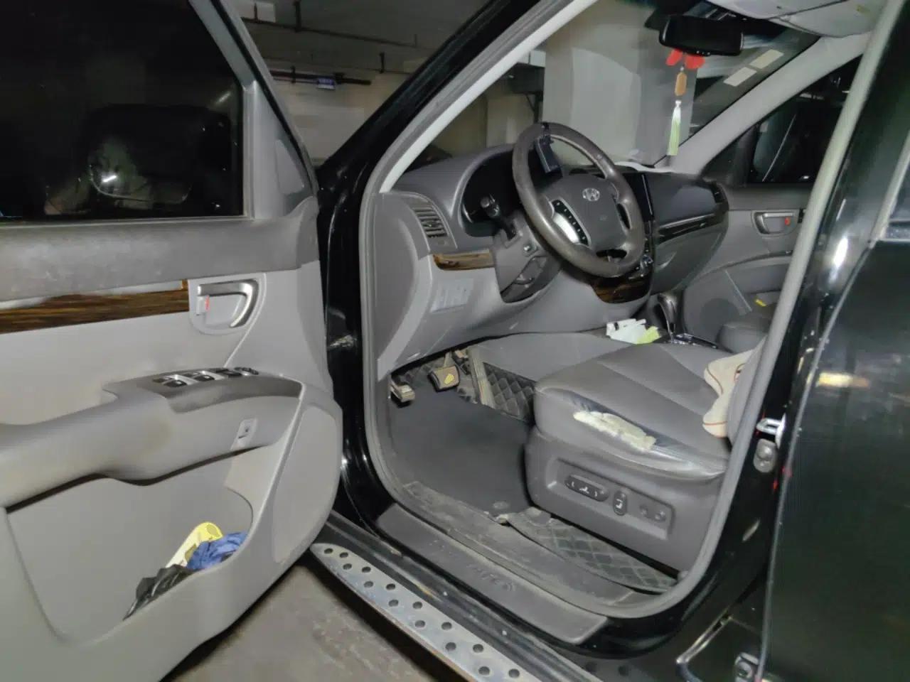 Hyundai Santa Fe Classic 2012 2.4 Luxury Edition Five-Seater Two-Wheel Drive — миниатюра 17