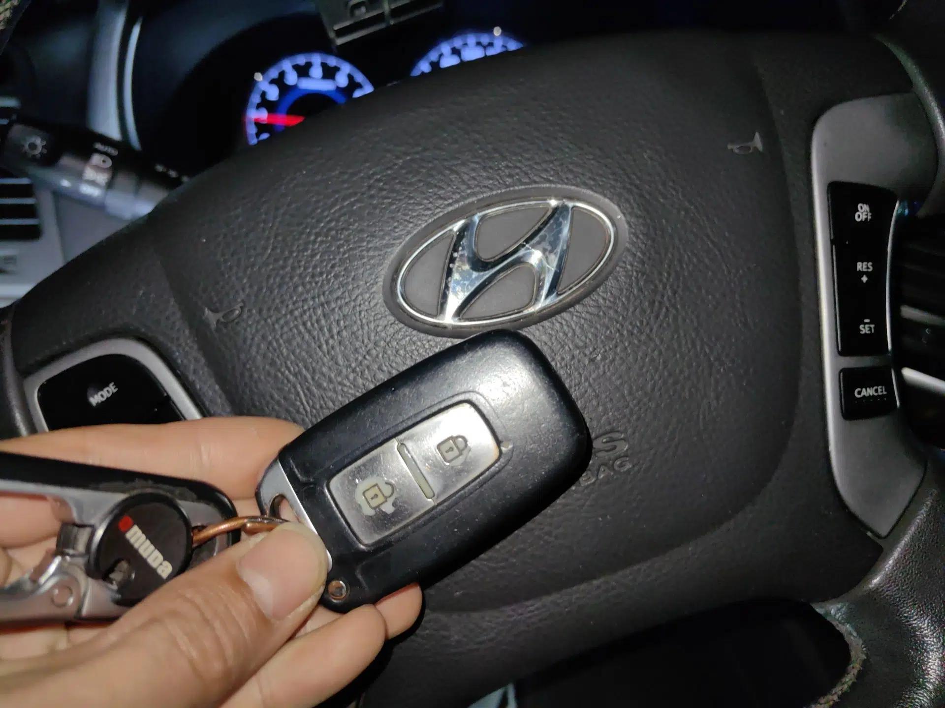 Hyundai Santa Fe Classic 2012 2.4 Luxury Edition Five-Seater Two-Wheel Drive — миниатюра 9