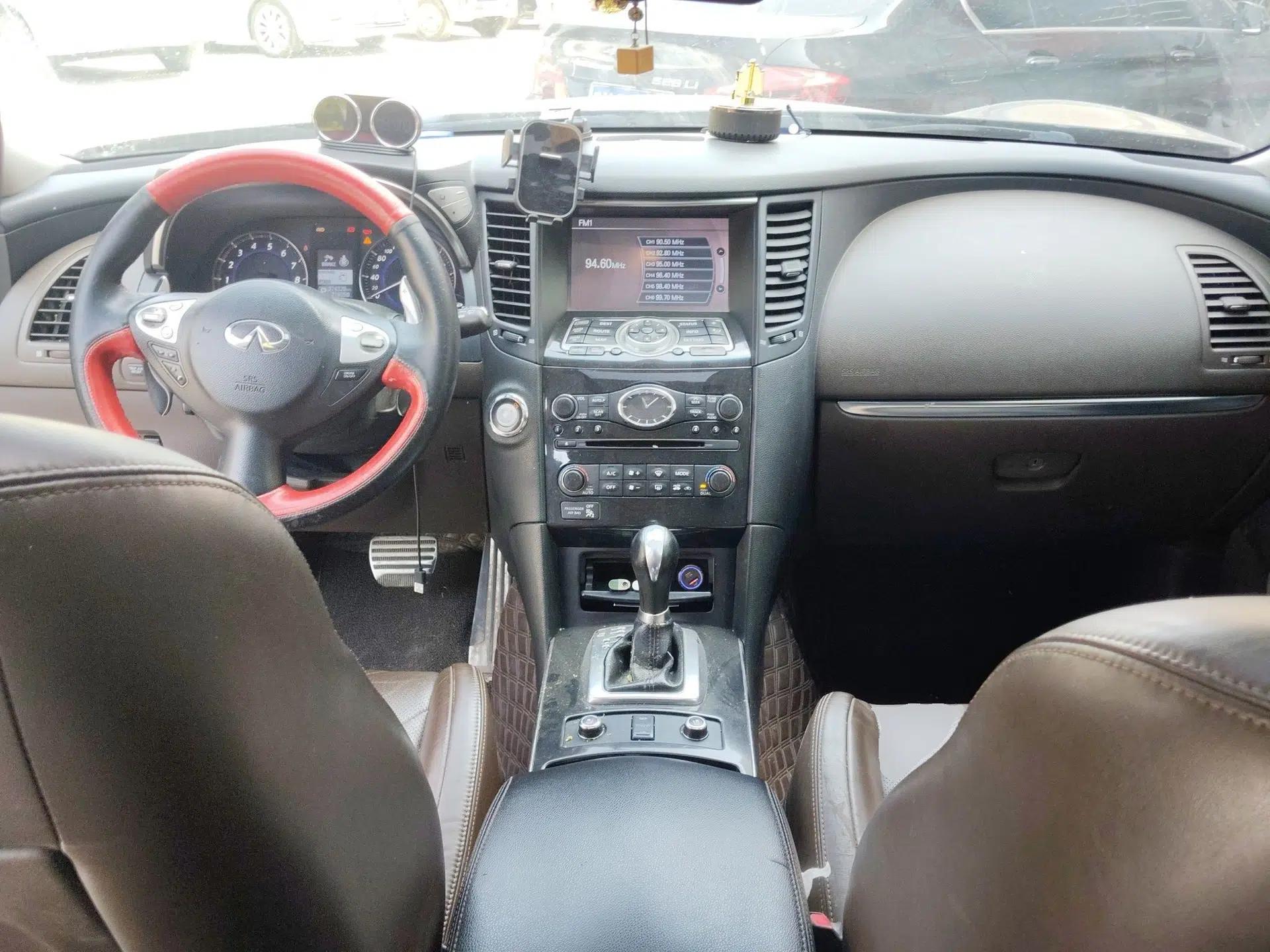 Infiniti QX70 2013 3.7L Standard Edition — миниатюра 10