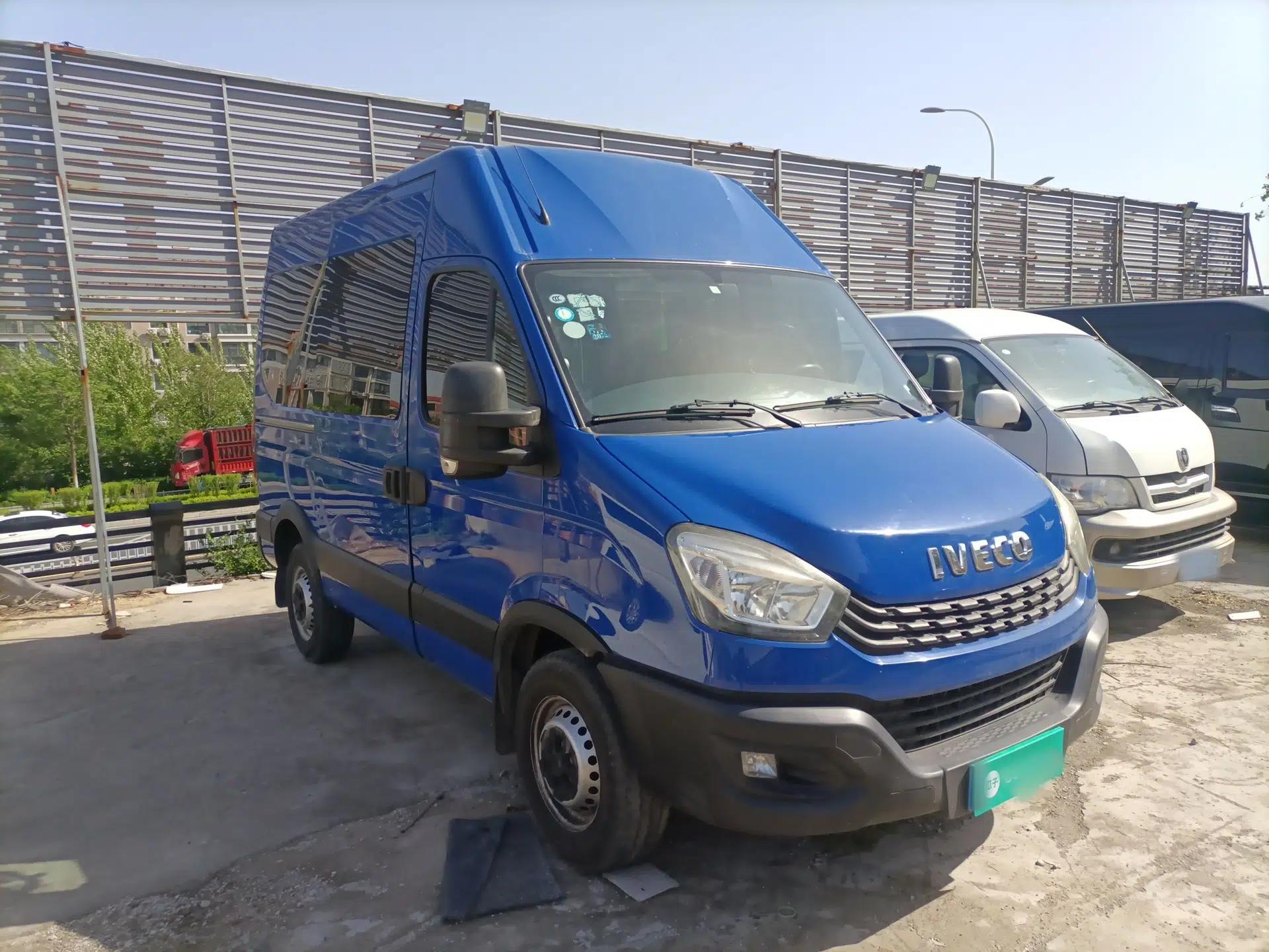 Iveco Eurocargo 2021 2.0T Manual Super Rui Short Wheelbase High-Roof Manual Door F1A — миниатюра 3