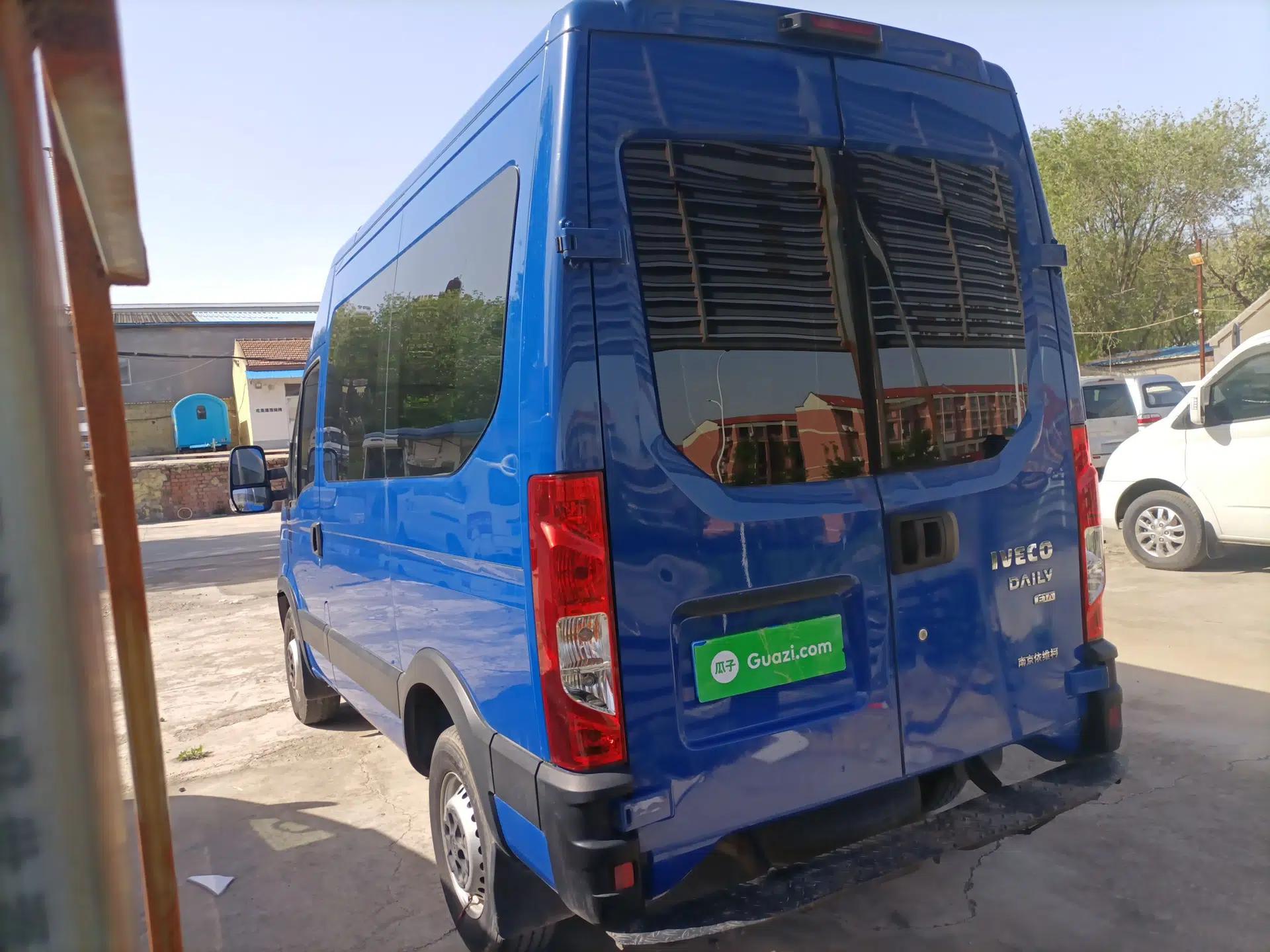 Iveco Eurocargo 2021 2.0T Manual Super Rui Short Wheelbase High-Roof Manual Door F1A — миниатюра 4