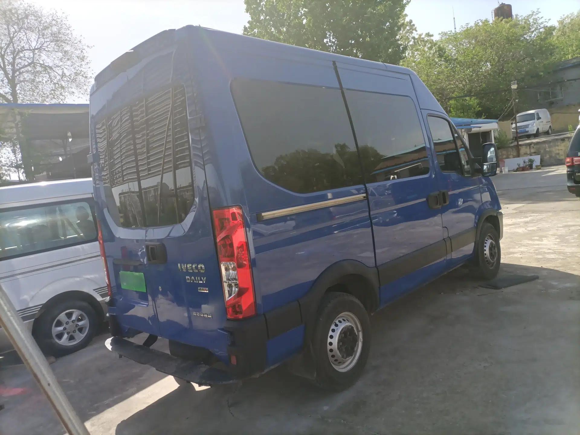 Iveco Eurocargo 2021 2.0T Manual Super Rui Short Wheelbase High-Roof Manual Door F1A — миниатюра 6