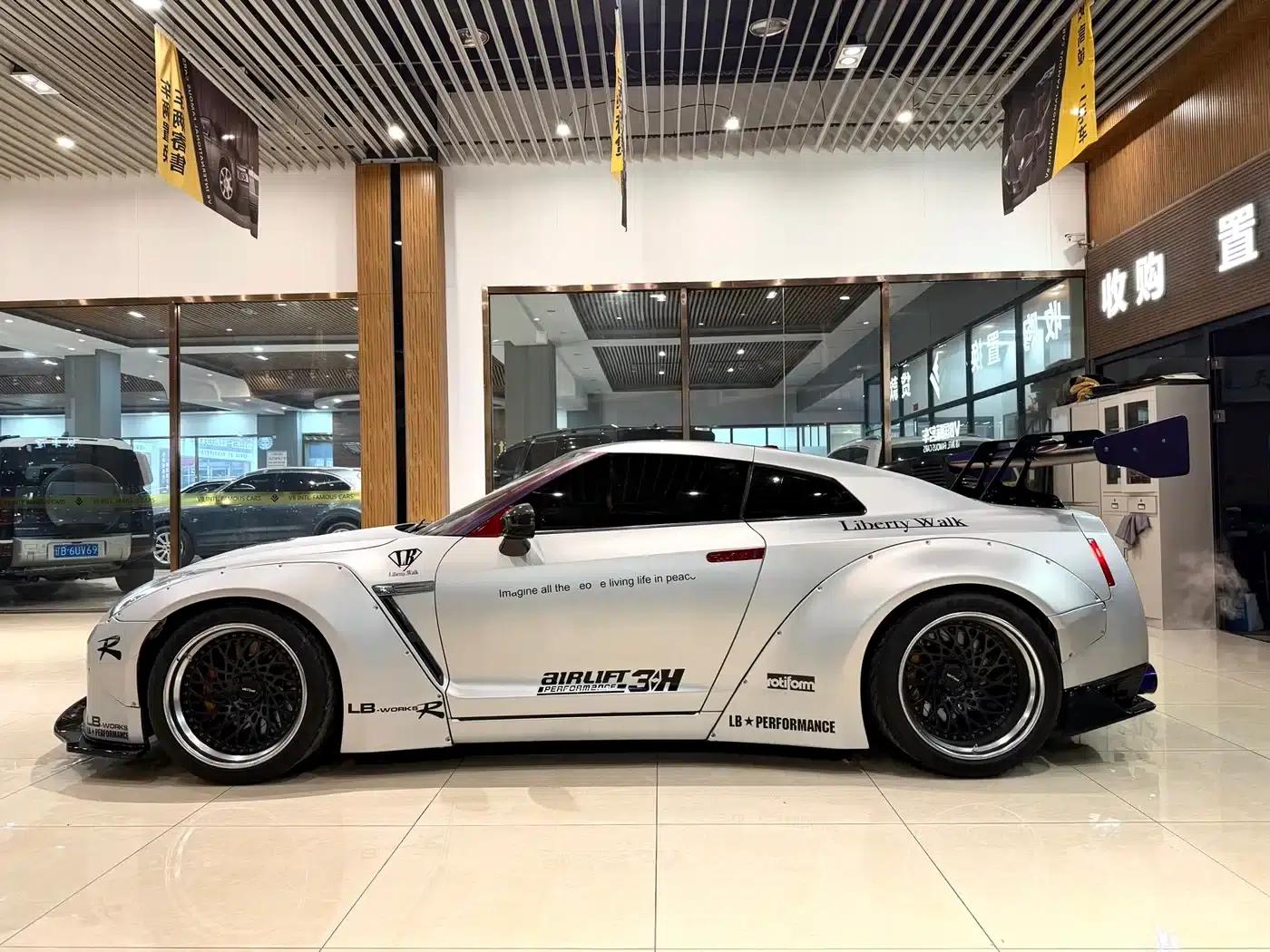Nissan GT-R 2014 3.8T Premium Edition, Brown and Red Interior — миниатюра 4
