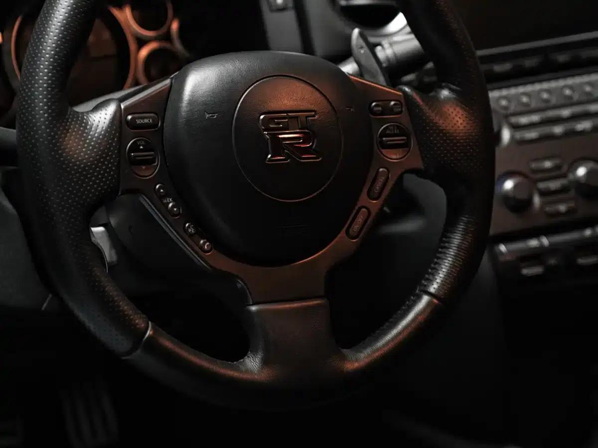 2014 Nissan GT-R 3.8T Premium Edition with black interior — миниатюра 14