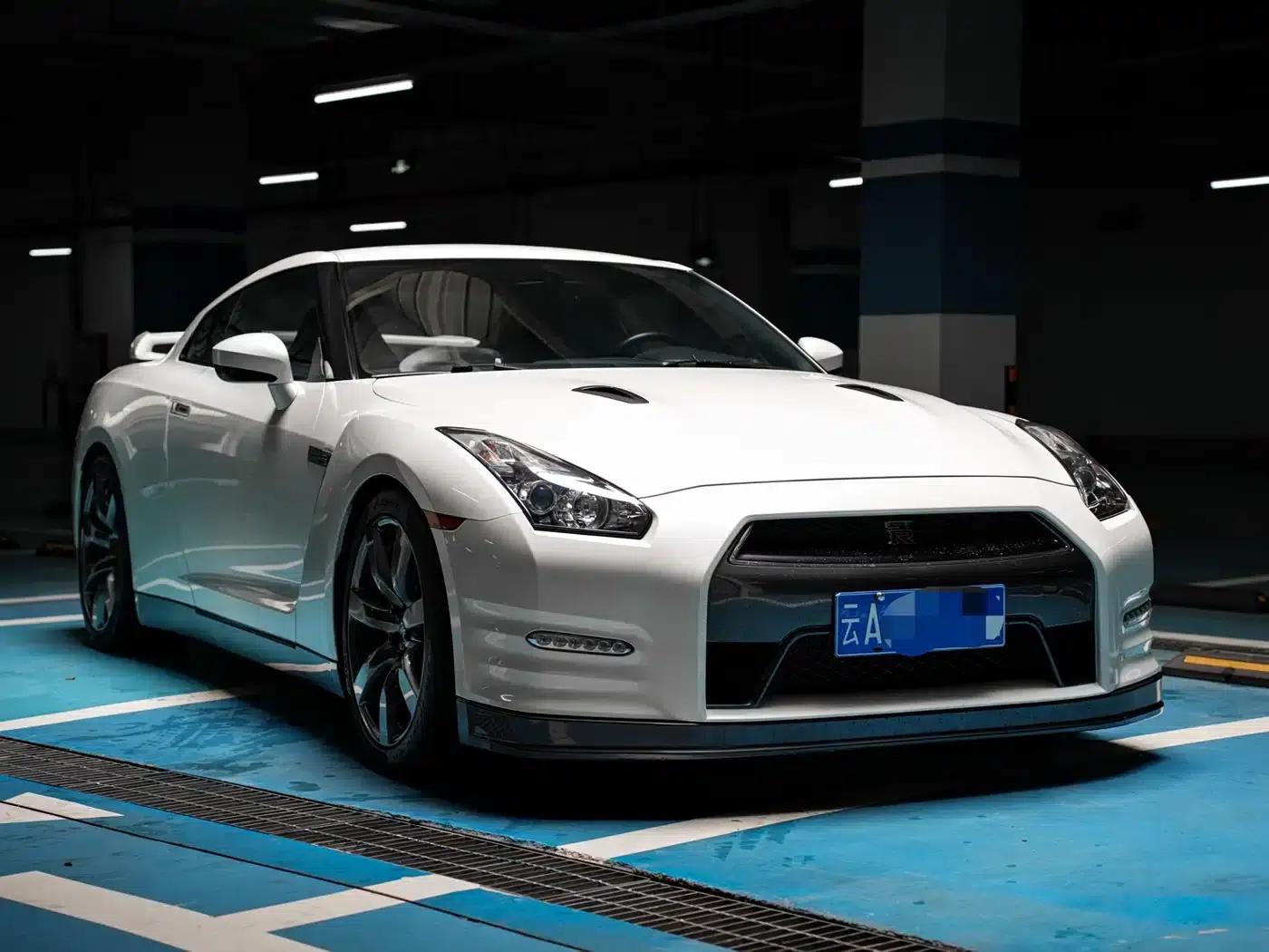 2014 Nissan GT-R 3.8T Premium Edition with black interior — миниатюра 8