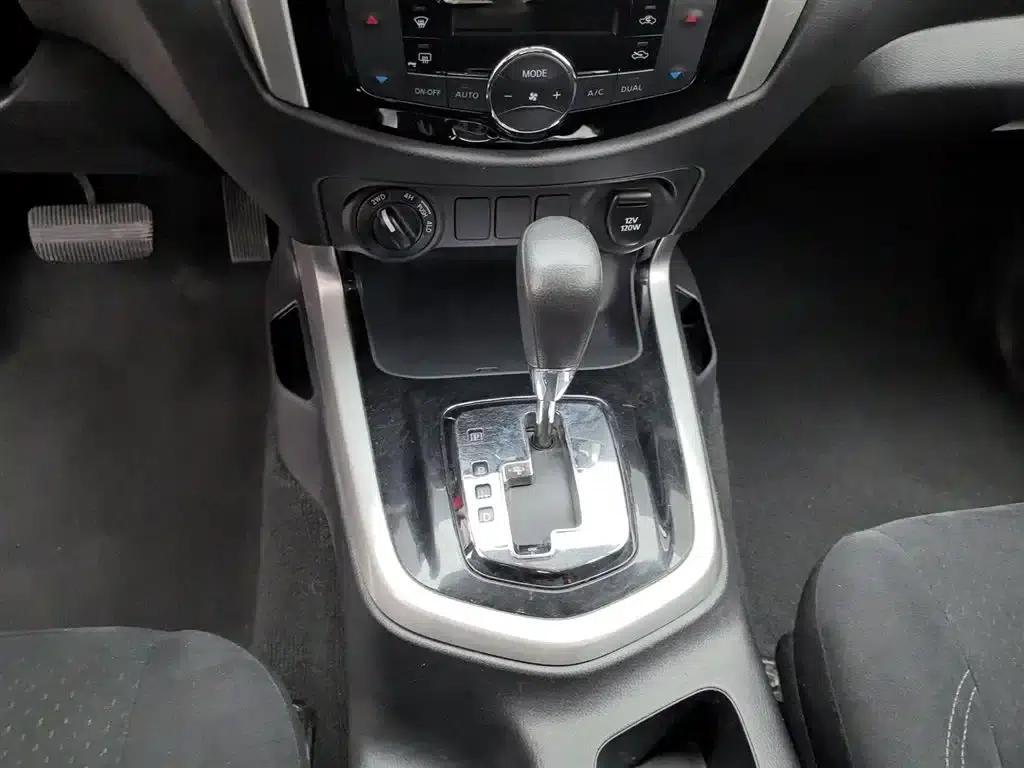 2017 Navara 2.5L Automatic 4WD Luxury Edition QR25 — миниатюра 13