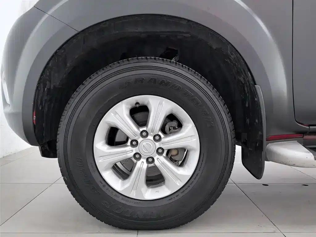 2017 Navara 2.5L Automatic 4WD Luxury Edition QR25 — миниатюра 17