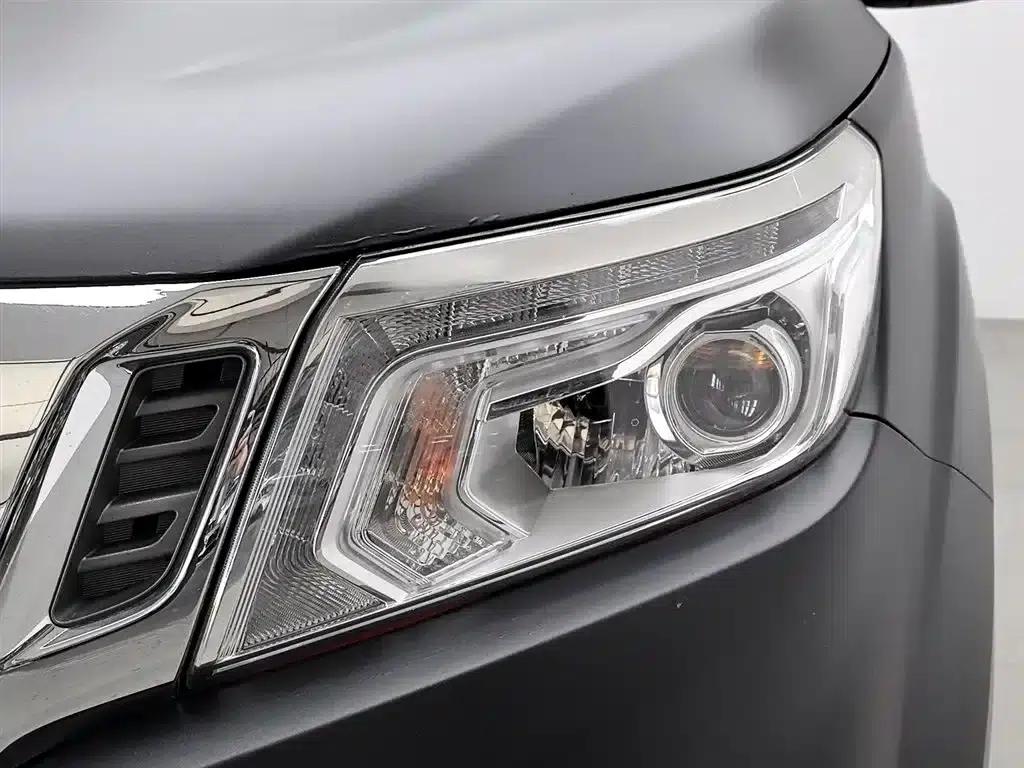 2017 Navara 2.5L Automatic 4WD Luxury Edition QR25 — миниатюра 7