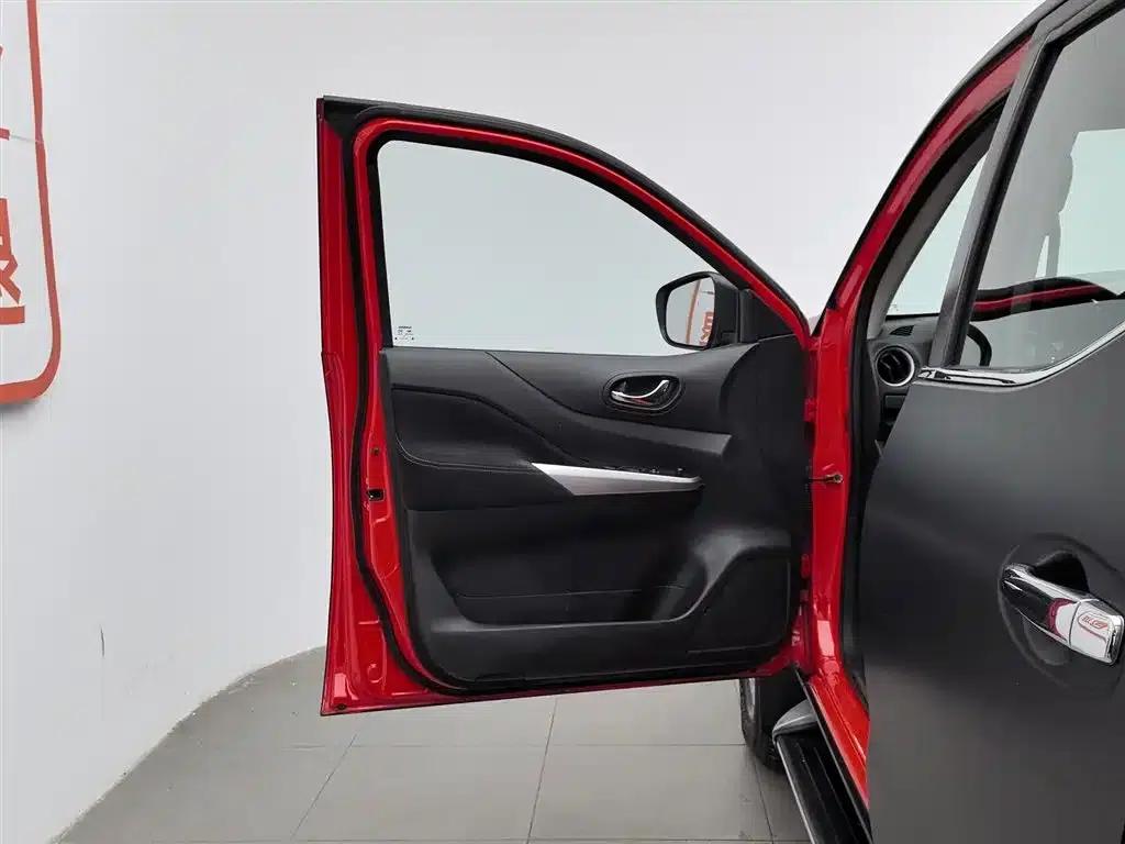 2017 Navara 2.5L Automatic 4WD Luxury Edition QR25 — миниатюра 8