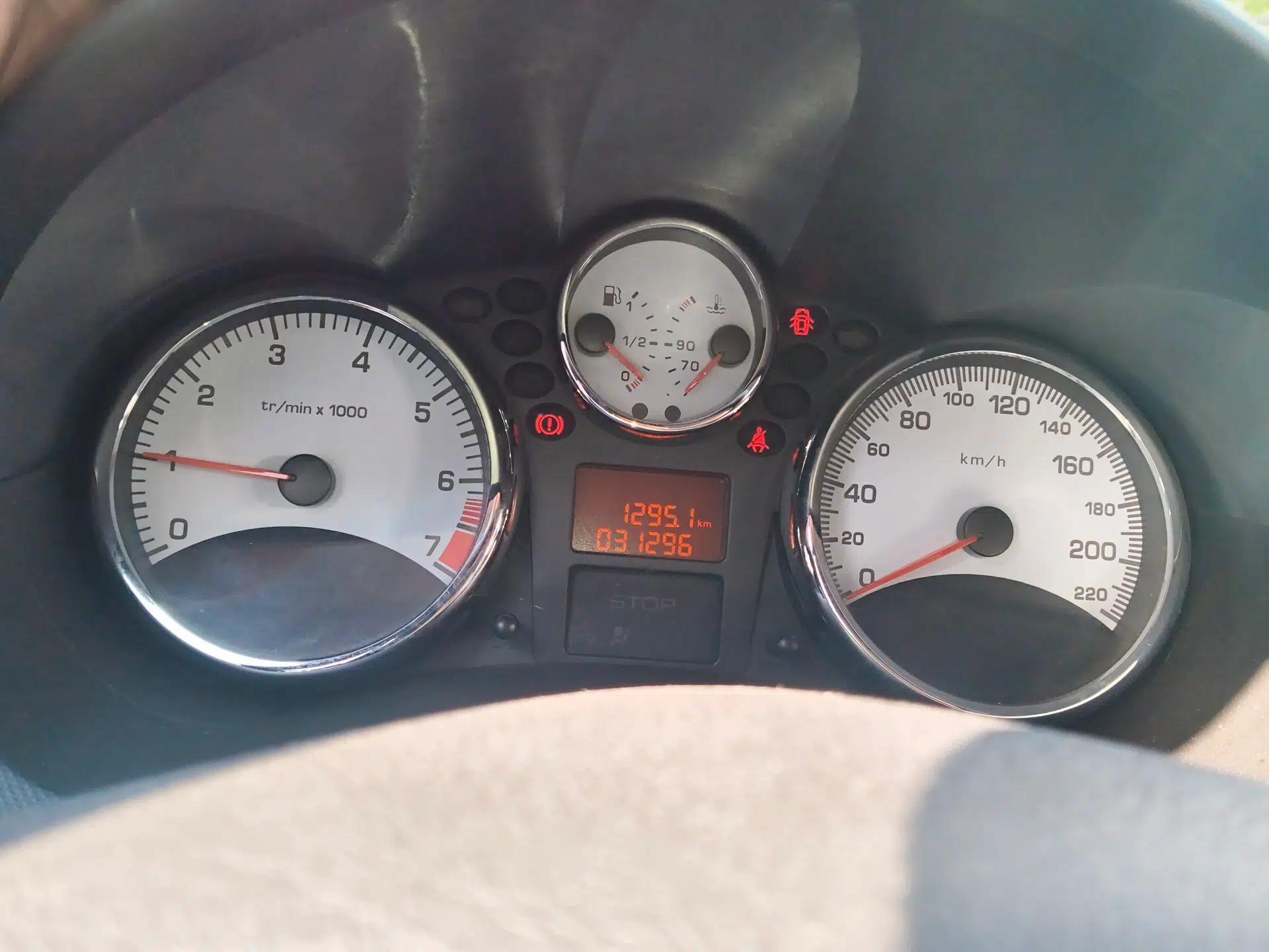 Peugeot 207 2011 Hatchback 1.4L Manual Yule Edition — миниатюра 12