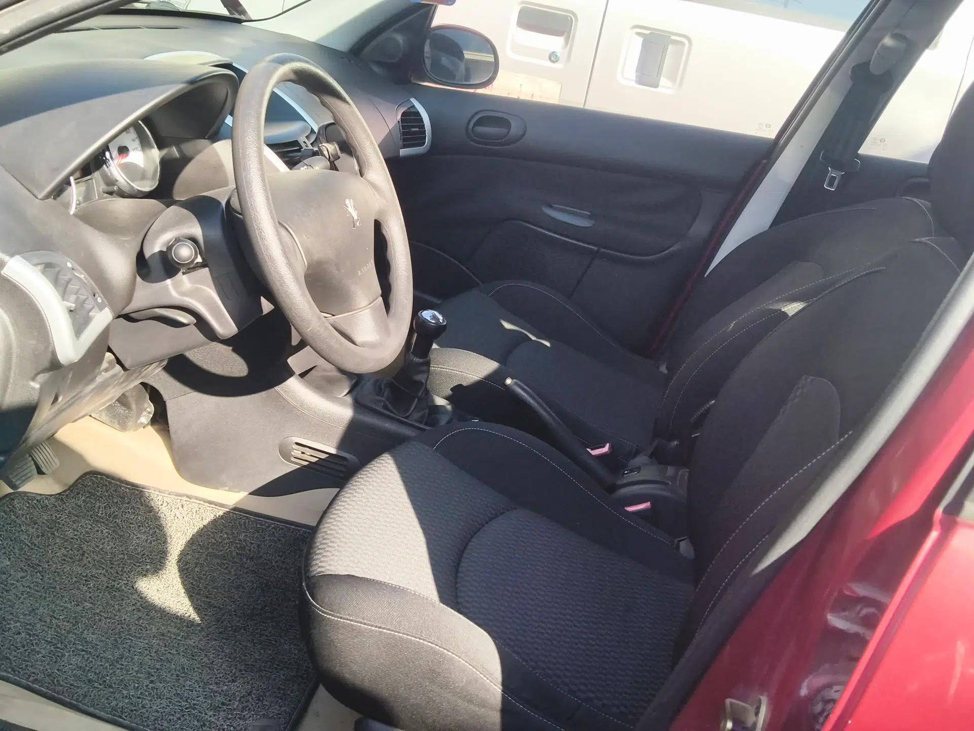 Peugeot 207 2011 Hatchback 1.4L Manual Yule Edition — миниатюра 16