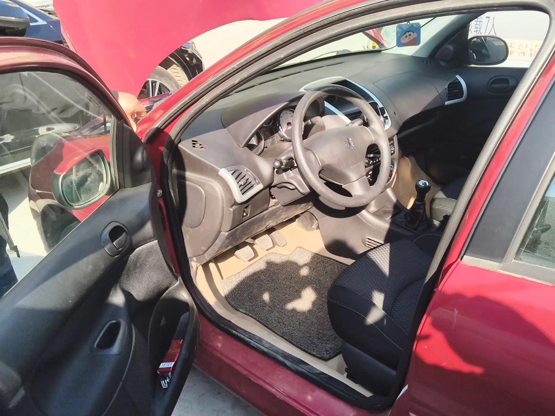 Peugeot 207 2011 Hatchback 1.4L Manual Yule Edition — миниатюра 17