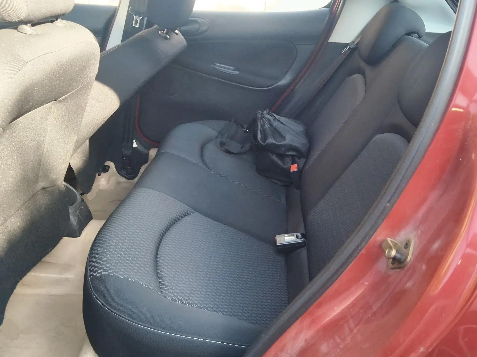 Peugeot 207 2011 Hatchback 1.4L Manual Yule Edition — миниатюра 18