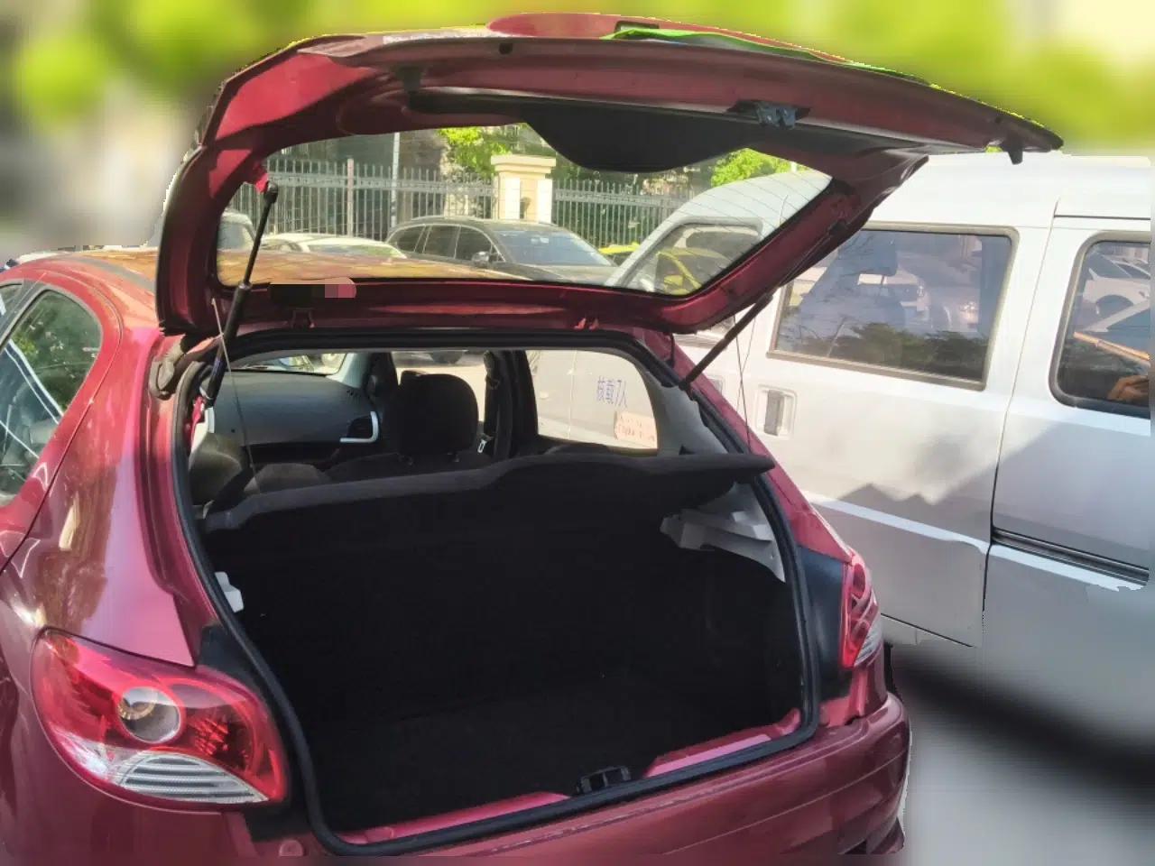 Peugeot 207 2011 Hatchback 1.4L Manual Yule Edition — миниатюра 20