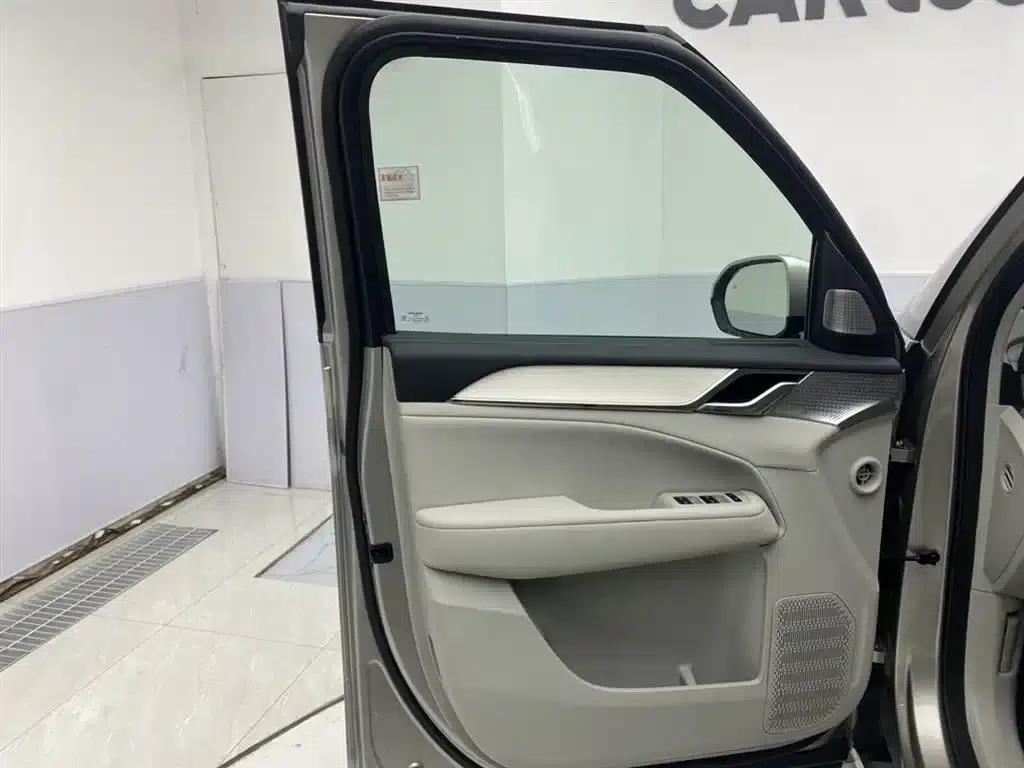 Volvo EM90 2025 Ultra 6-seater — миниатюра 17